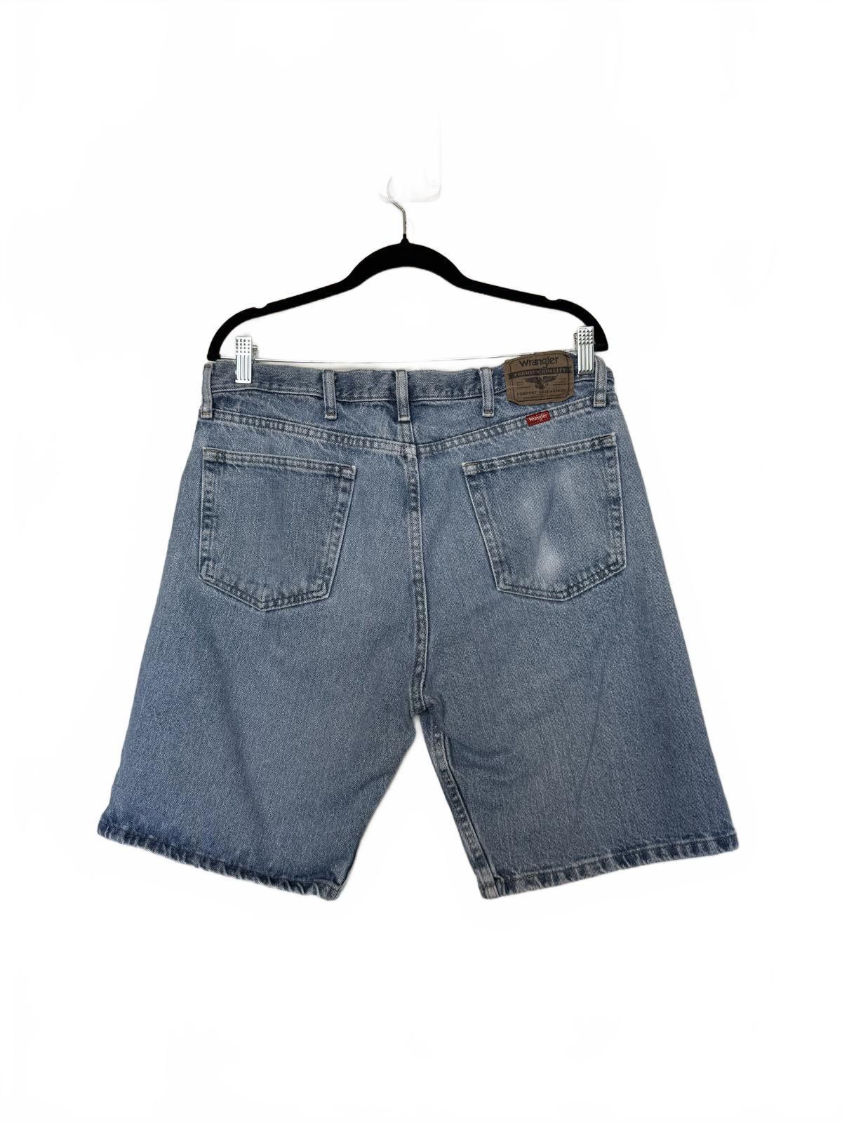 Wrangler Wrangler Blue Denim Cargo Shorts - Classic Style Size US 34 / EU 50 - 1 Thumbnail