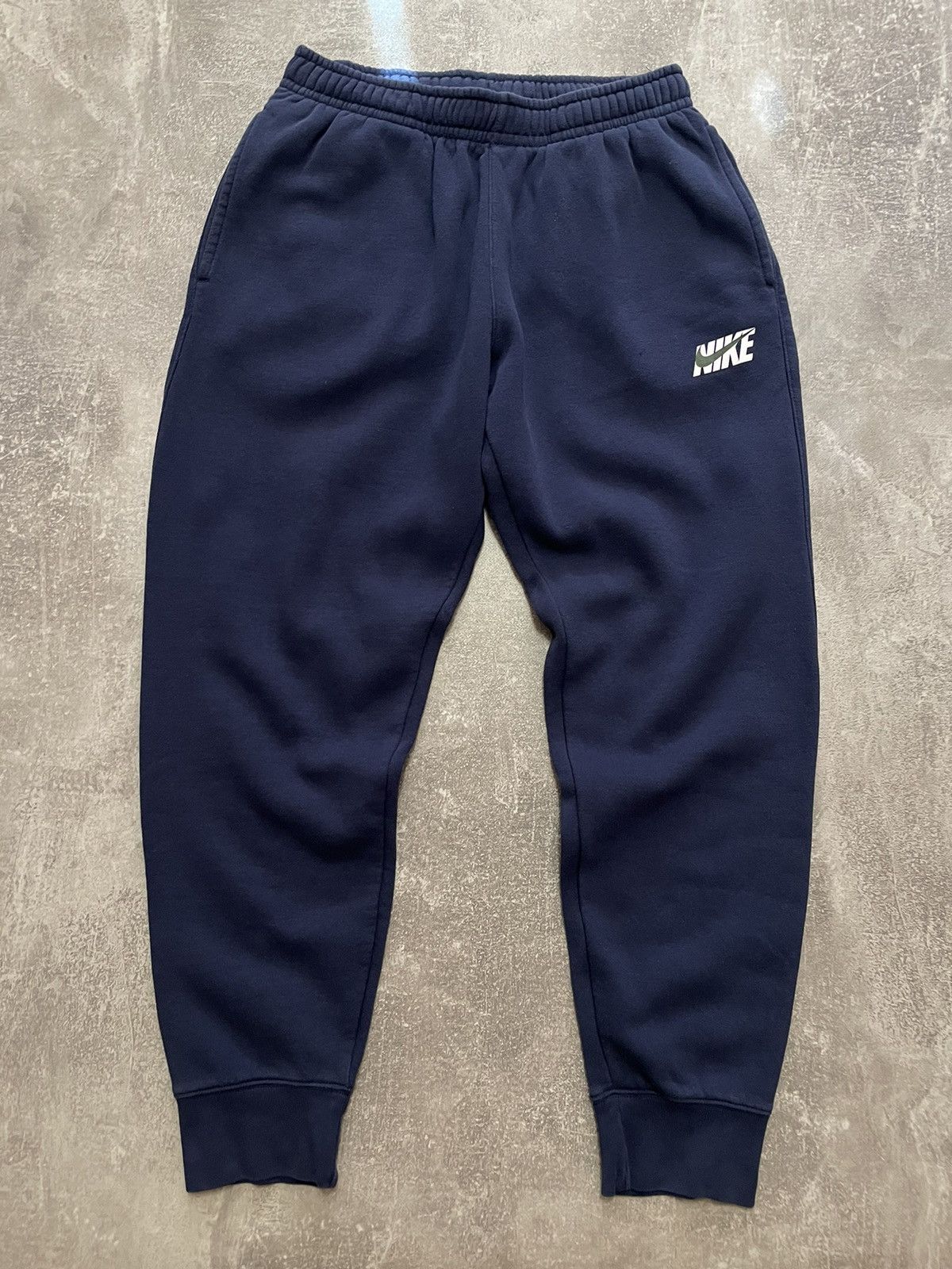 Nike Vintage Nike Sweatpants Size US 32 / EU 48 - 1 Thumbnail