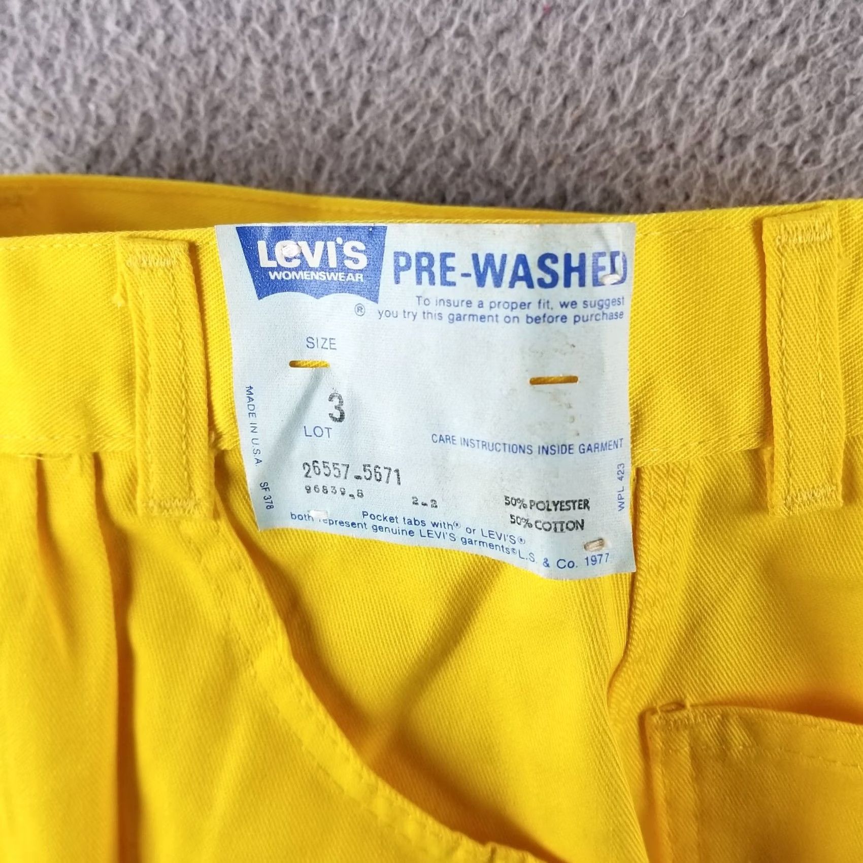 Levi's Levi's Jeans Woman 23x30 SF 378 Yellow Denim High Rise 70s Vintage White Tab NWT Size 40" / US 18 - 7 Thumbnail