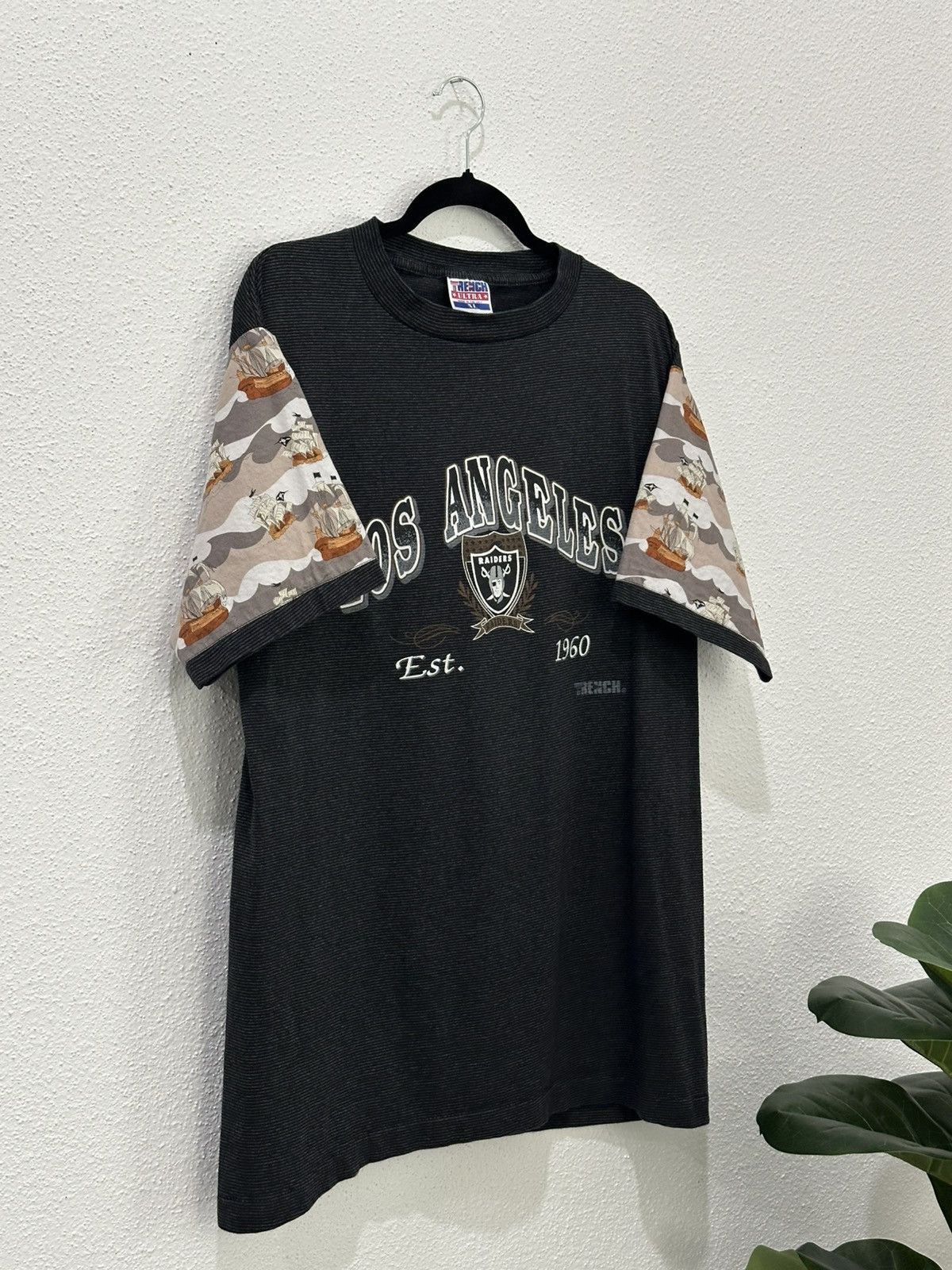 Trench USA Vintage 90's Los Angeles Raiders Stripe Tshirt Size XL USA Size US XL / EU 56 / 4 - 9 Thumbnail