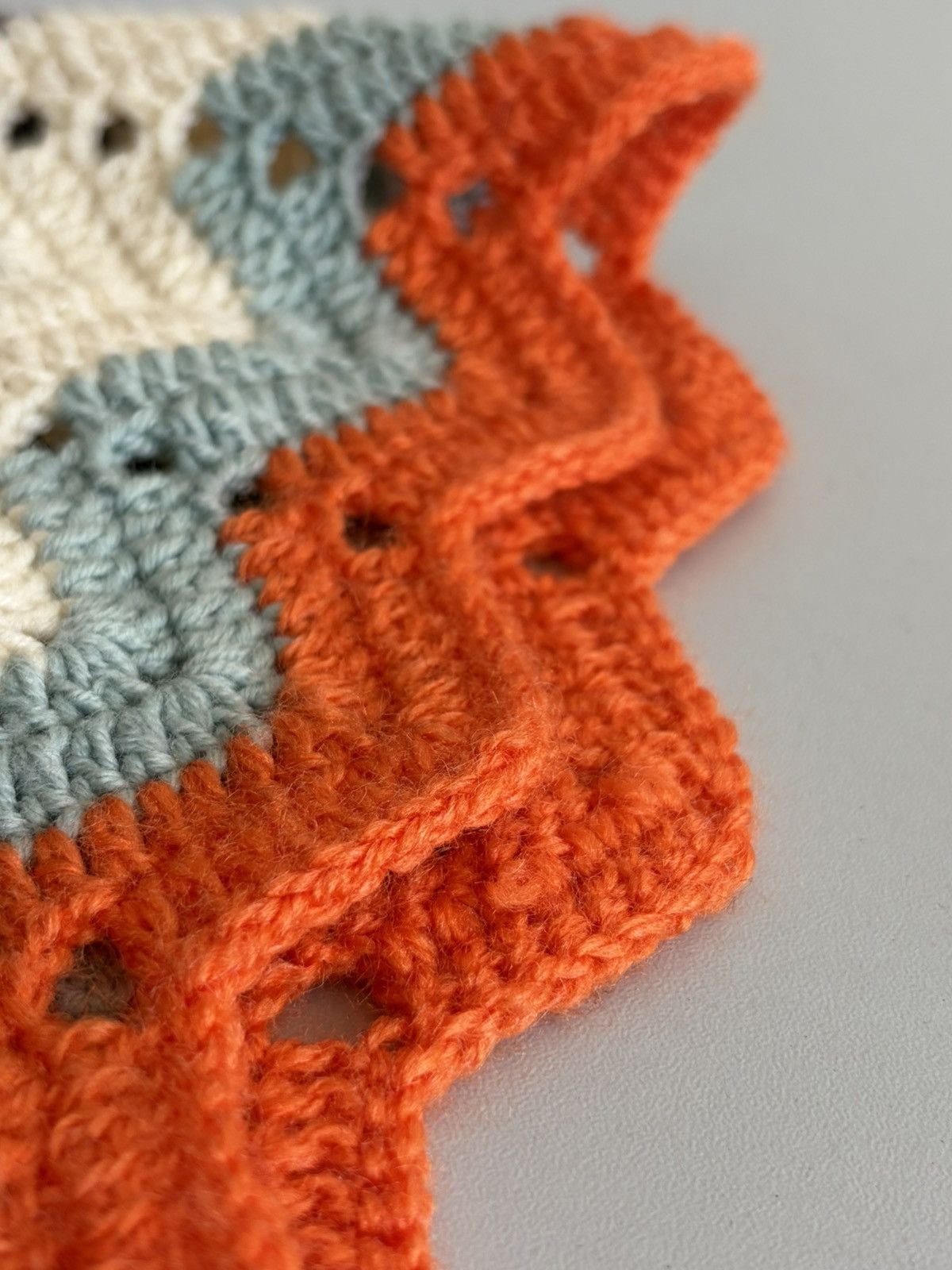 Edward Cuming Iconic Edward Cuming AW22 hand crochet gumnut beanie hat Size ONE SIZE - 6 Thumbnail