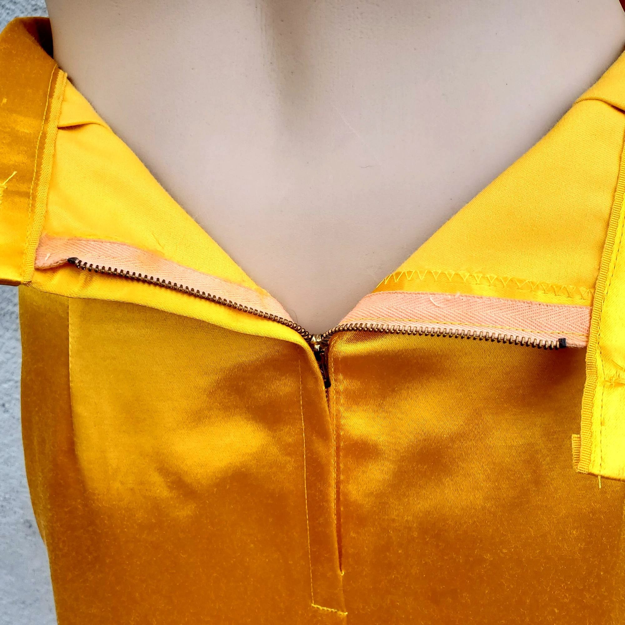 Vintage Vintage Yellow Yellow Satin Wiggle Pencil Skirt Size S 50s M Size 27" / US 4 / IT 40 - 7 Thumbnail