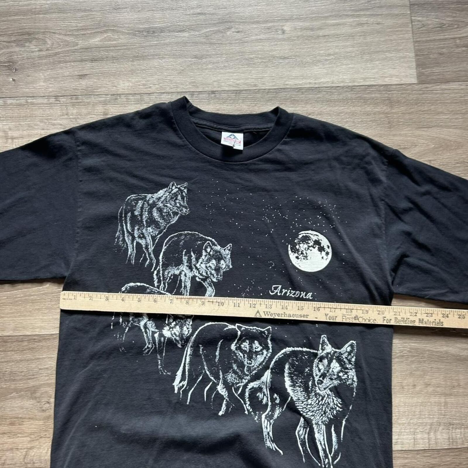 Anvil Vintage 90’s Nature Aop Black wolf moon graphic tee size L Size US L / EU 52-54 / 3 - 5 Thumbnail
