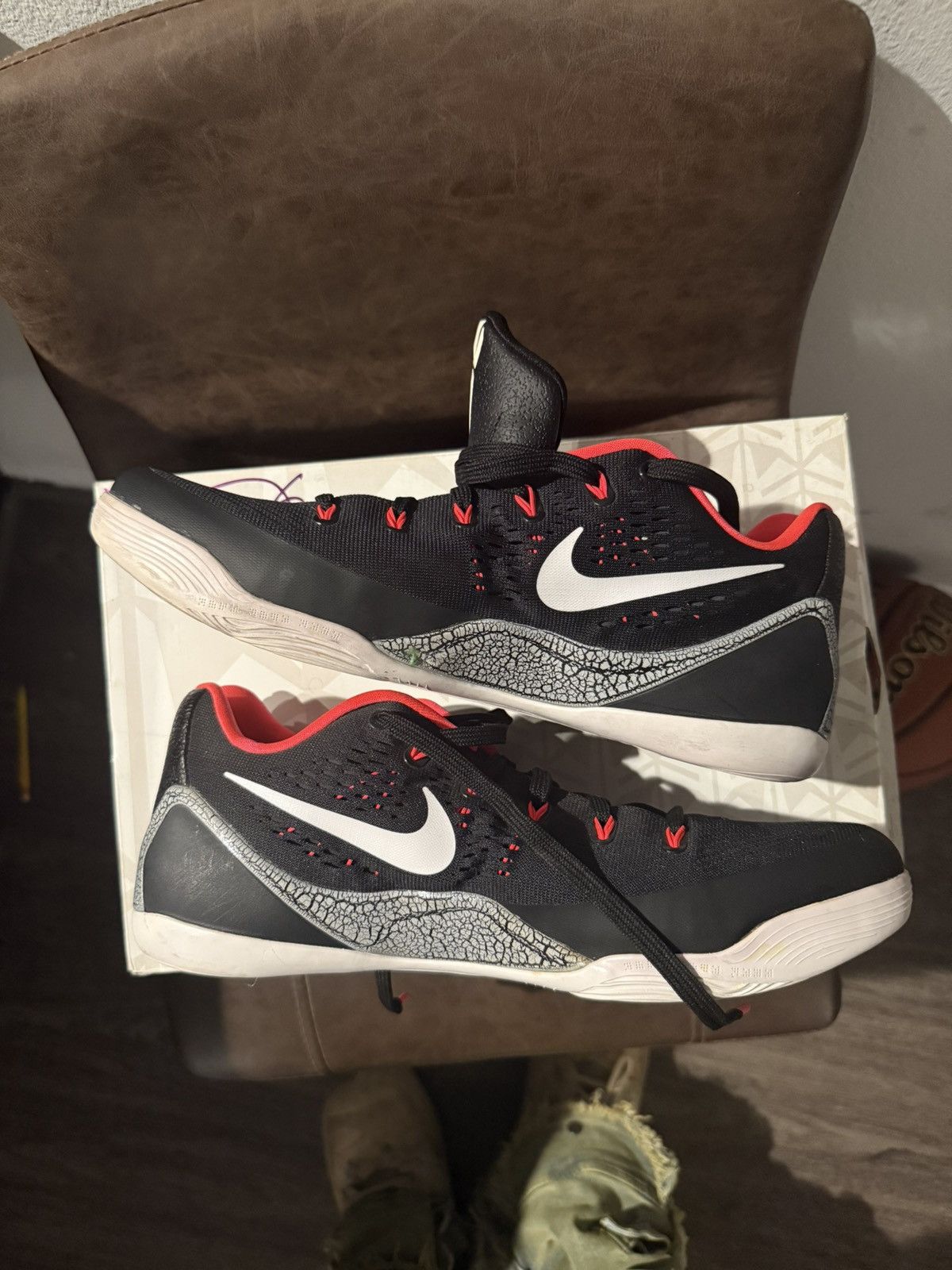 KOBE IX EM