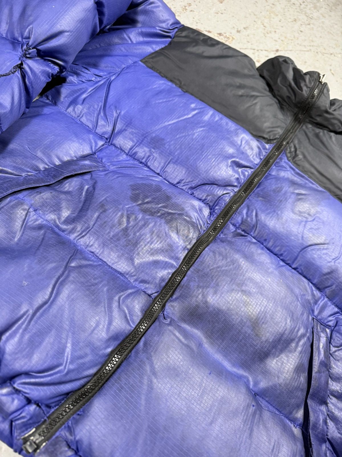 The North Face Distressed North Face Puffer Jacket Size US L / EU 52-54 / 3 - 4 Thumbnail