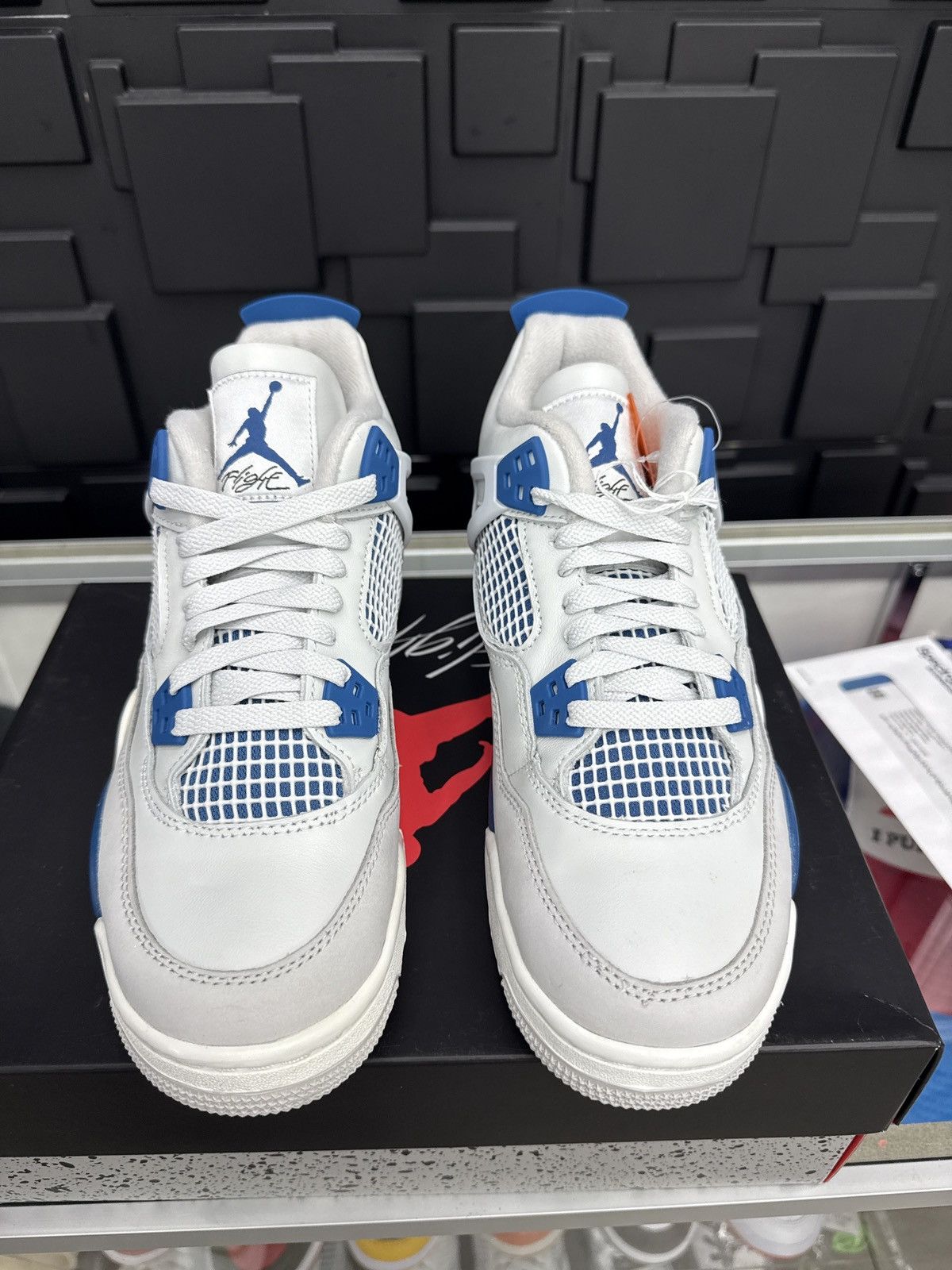 Jordan Brand Jordan 4 Retro Military Blue (GS) Size US 7 / EU 40 - 3 Thumbnail