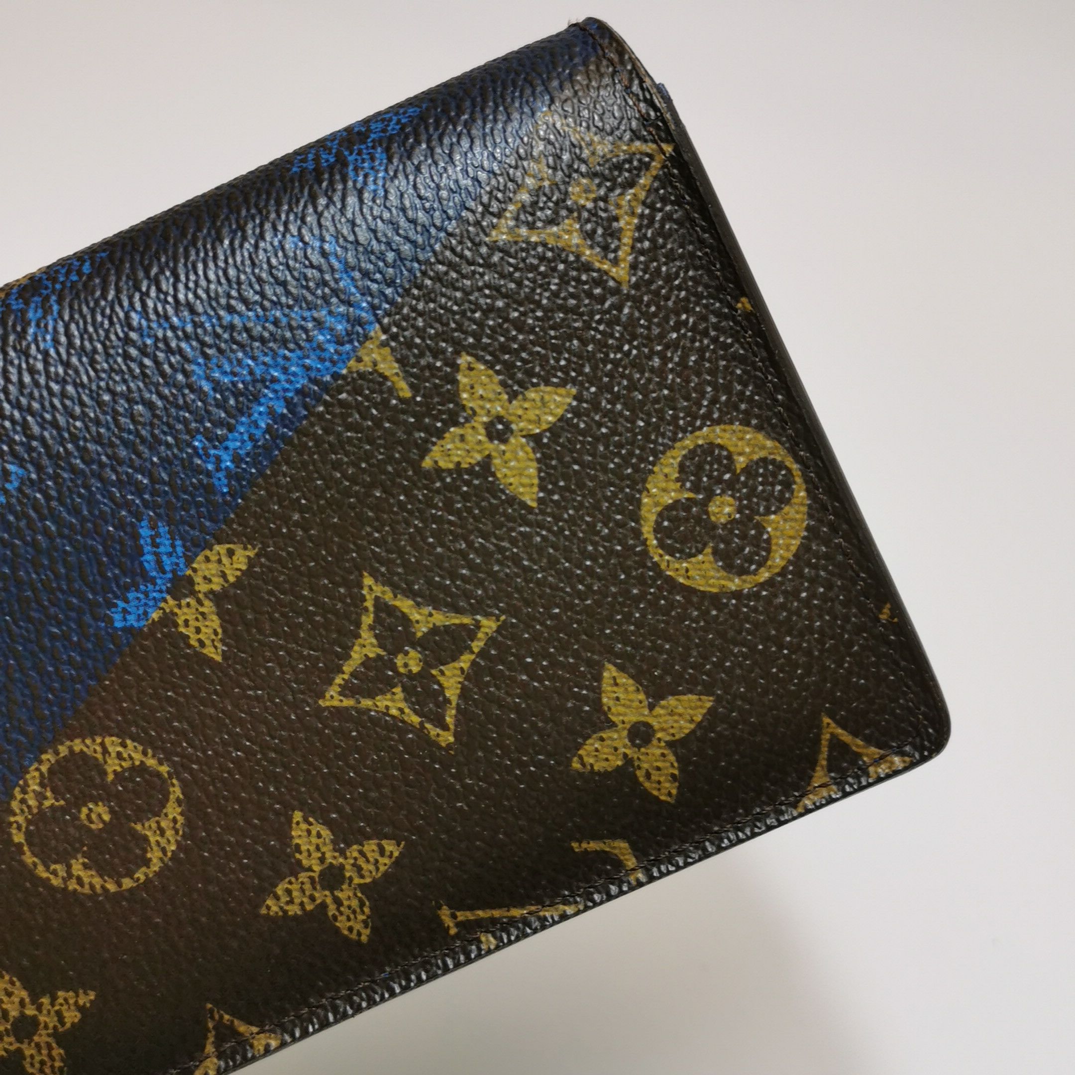 Louis Vuitton Louis Vuitton (LV) Brazza Colorblock Monogram Print Bifold Size ONE SIZE - 6 Thumbnail