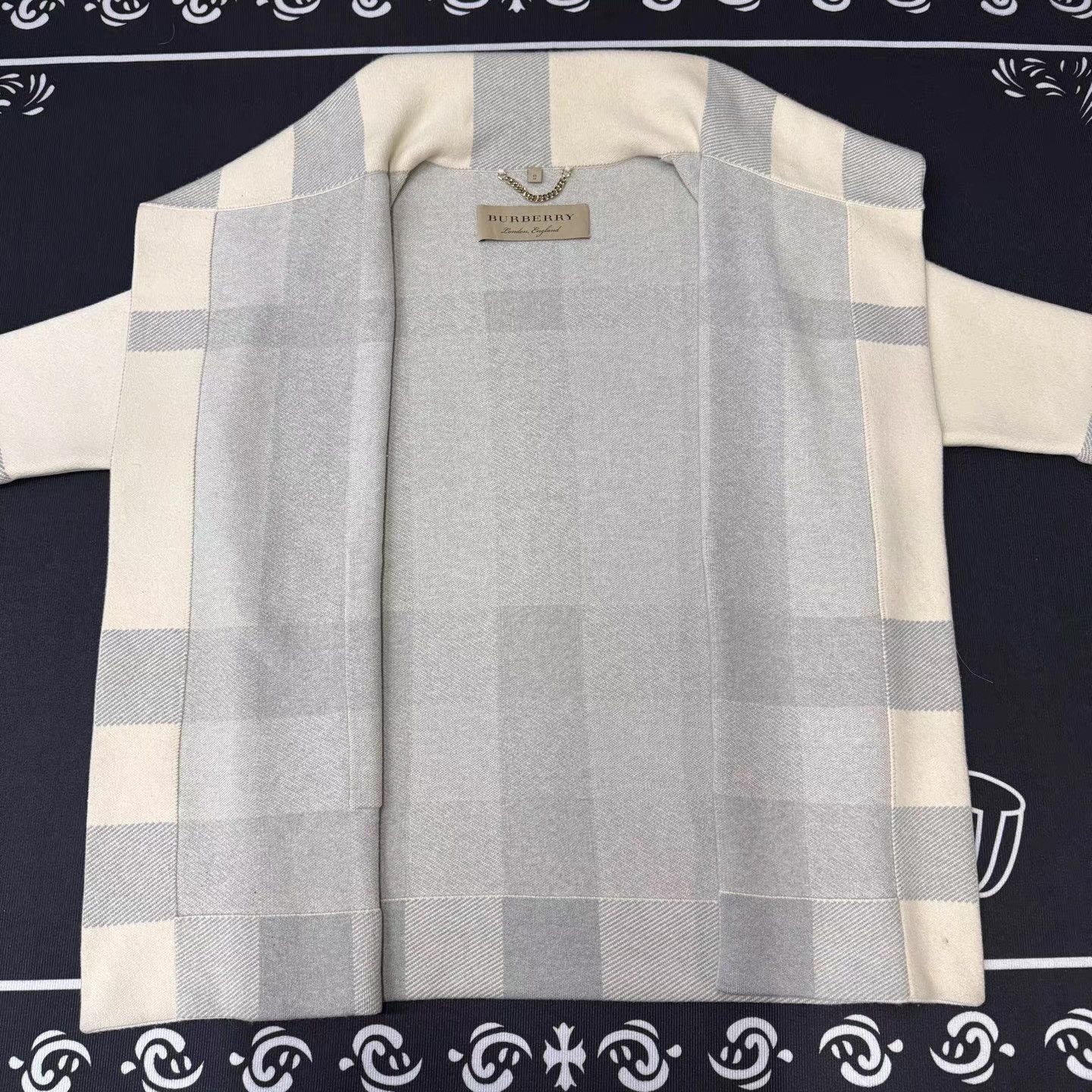 Burberry Burberry Grey & White Check Wool Coat Q10 Size US XS / EU 42 / 0 - 2 Thumbnail