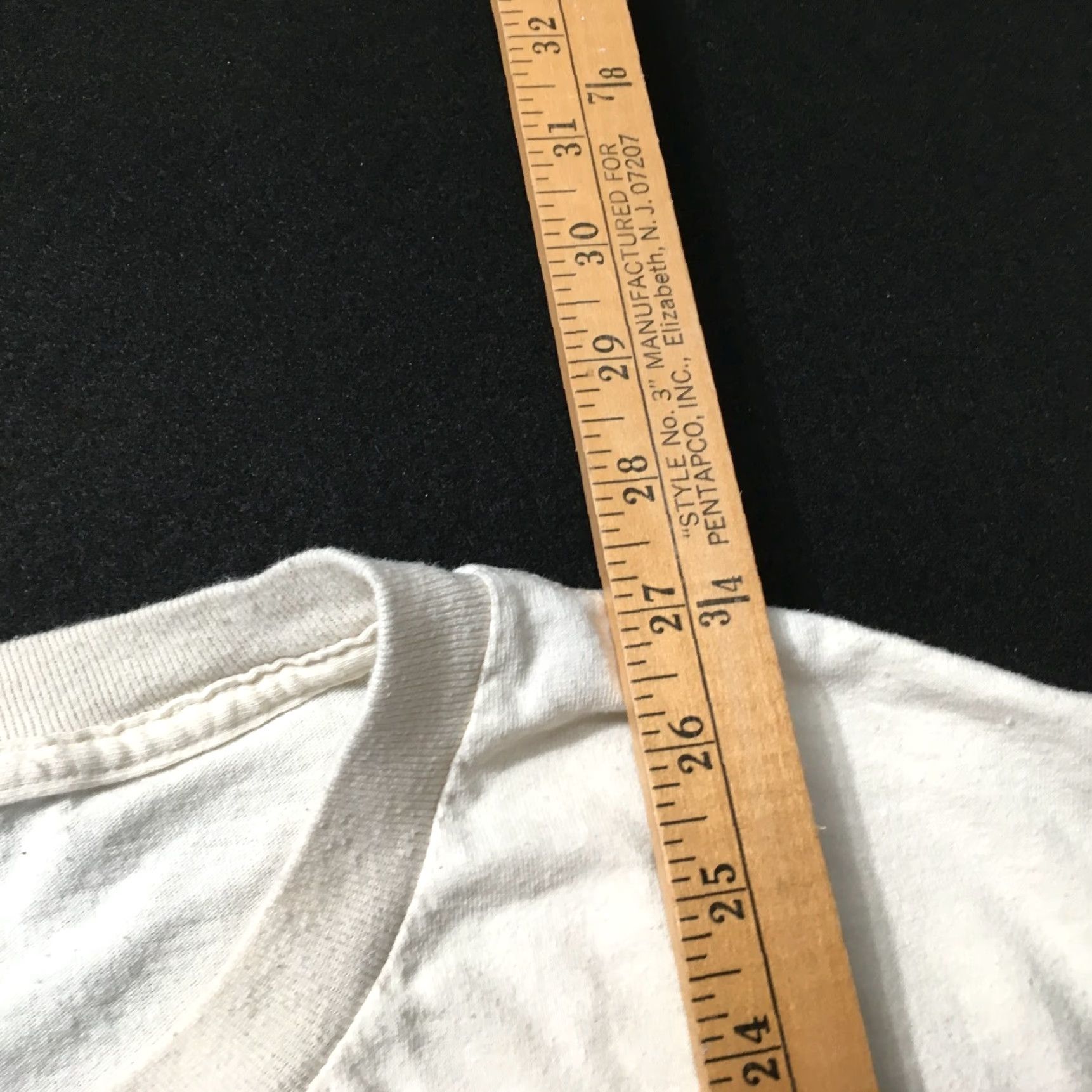 Vintage VINTAGE The World is Yours T shirt tee globe above millions White 100% Cotton softeez Graphic Tee Unisex Adults L Mens Size US L / EU 52-54 / 3 - 7 Thumbnail