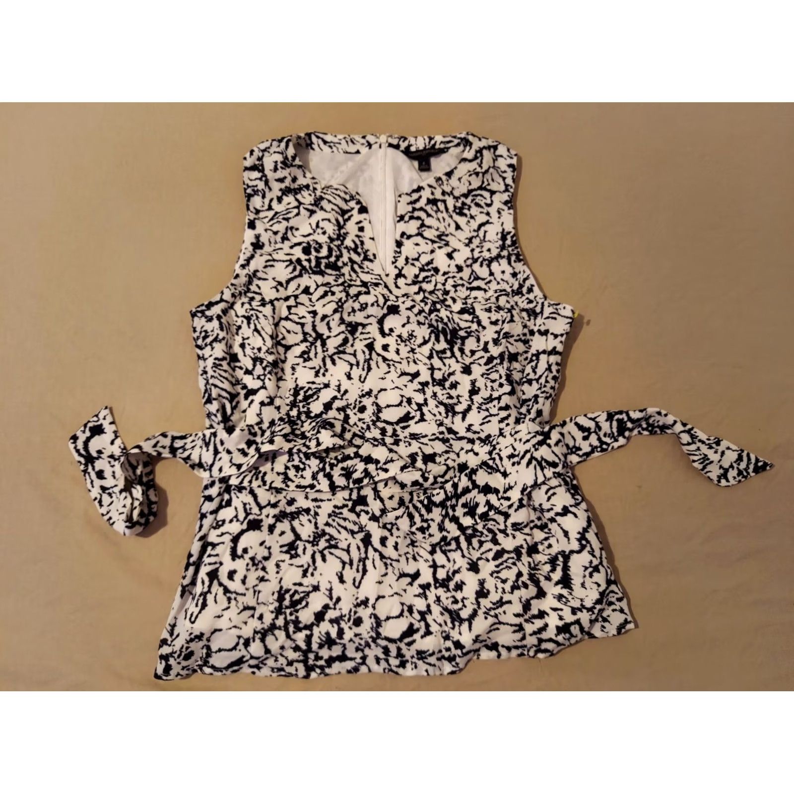 Banana Republic Banana Republic Shirt Womens 8 Black Sleeveless White Blouse Size M / US 6-8 / IT 42-44 - 2 Thumbnail