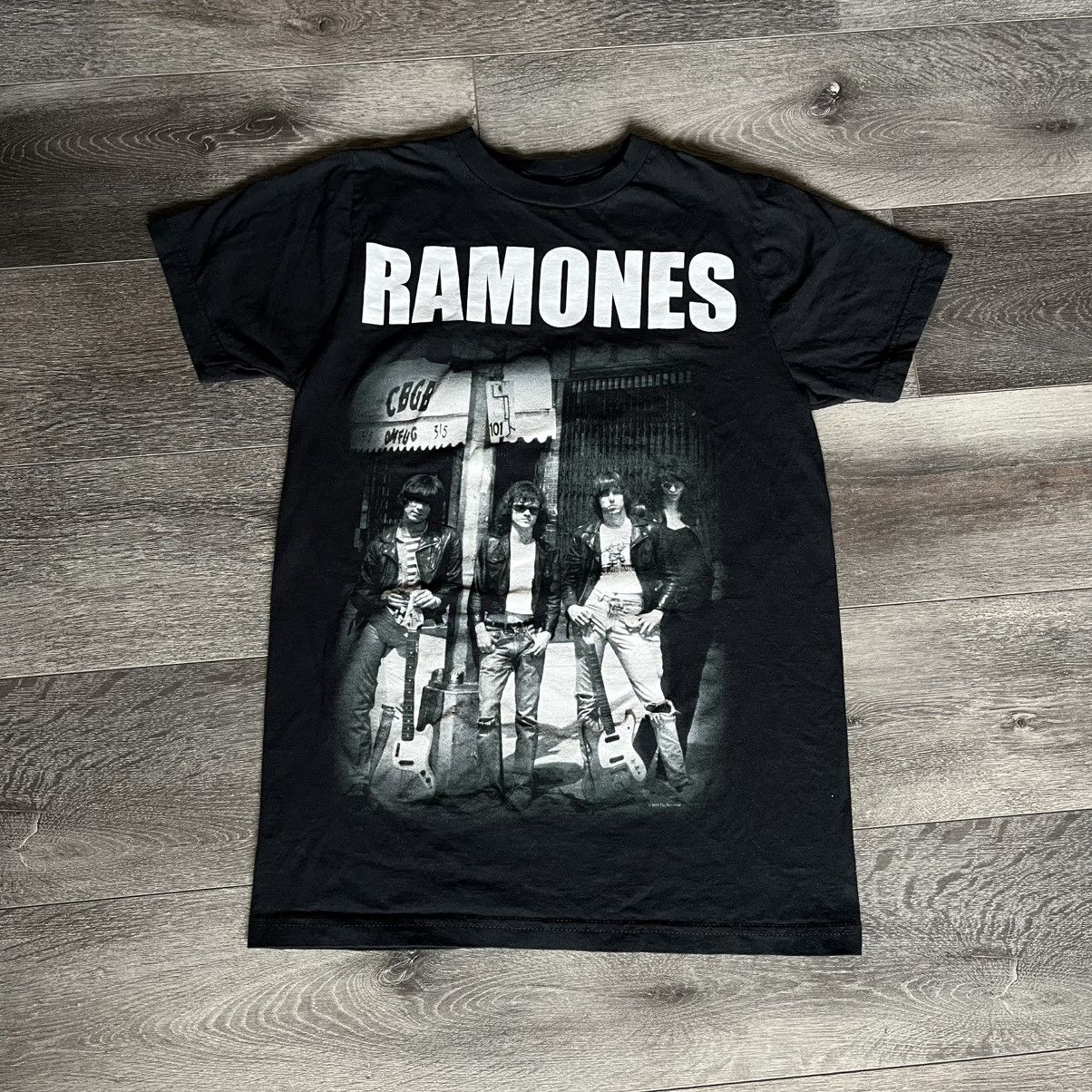 Band Tees Vintage 2000s Ramones CGBG Punk Concert Graphic Logo T Shirt Size US S / EU 44-46 / 1 - 1 Thumbnail