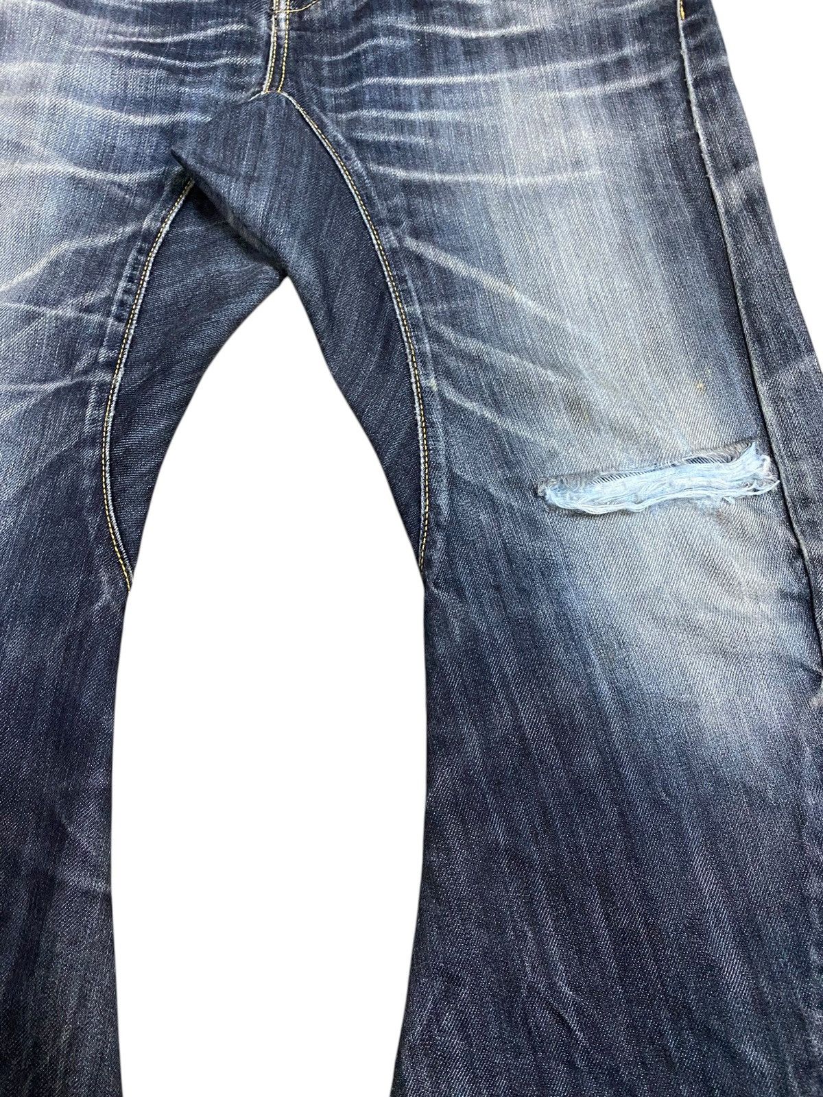 Edwin Vintage Edwin 503 Blue Wash Distressed Twist Leg Loose Jeans Size US 31 - 9 Thumbnail