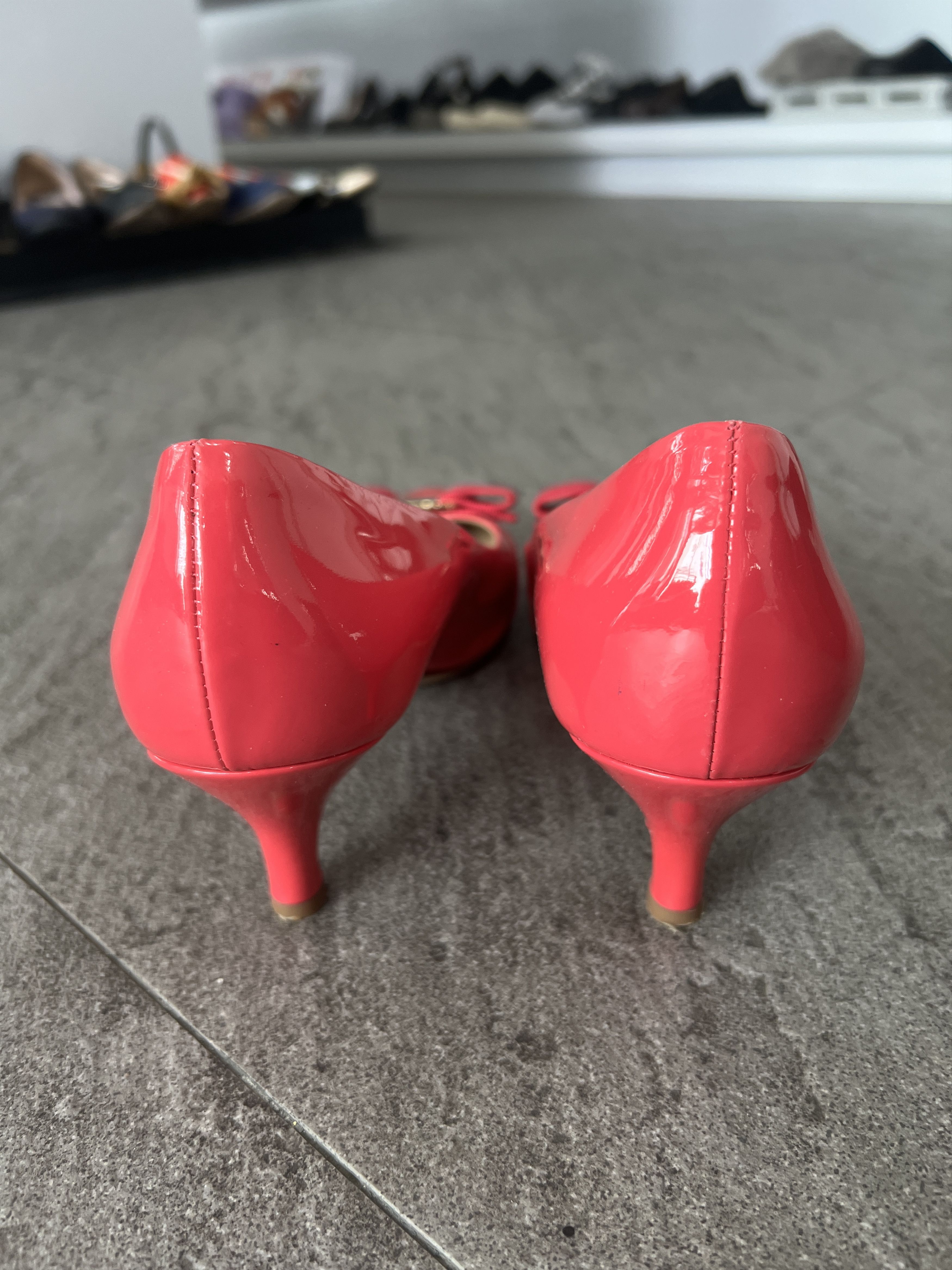 Salvatore Ferragamo Ferragamo Vara Patent Fuchsia Heels Size 7D Size US 7 / IT 37 - 7 Thumbnail
