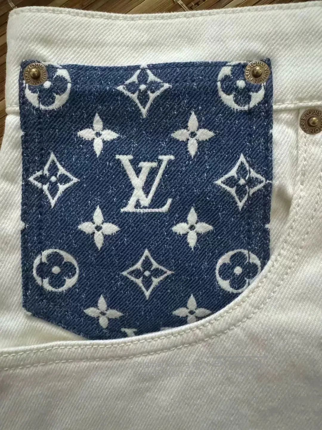 Louis Vuitton LV White Monogram Pocket Denim Skirt. Size 35" - 4 Thumbnail
