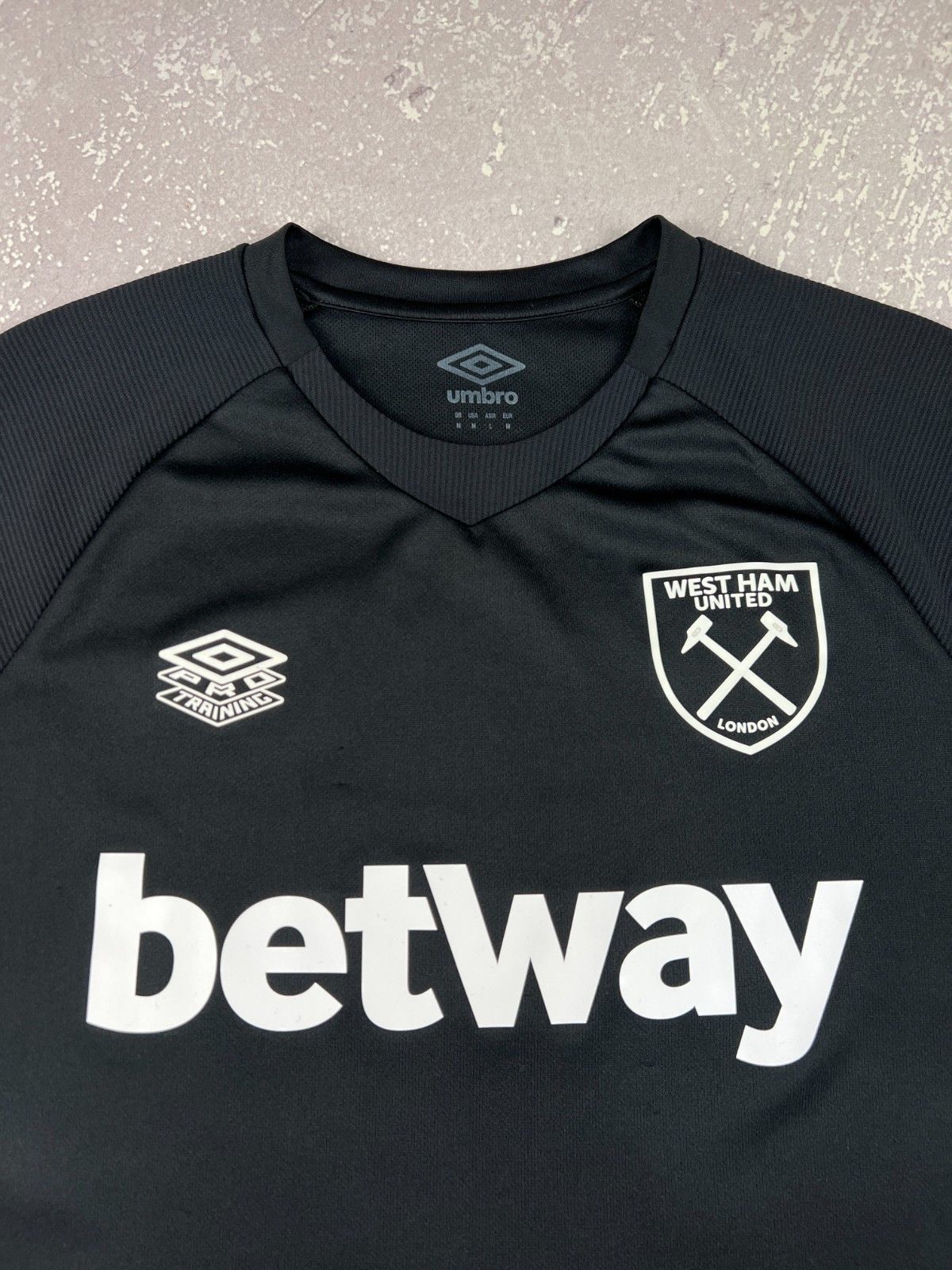Umbro Umbro West Ham United FC Soccer jersey Football Shirt BLOKE Size US M / EU 48-50 / 2 - 3 Thumbnail