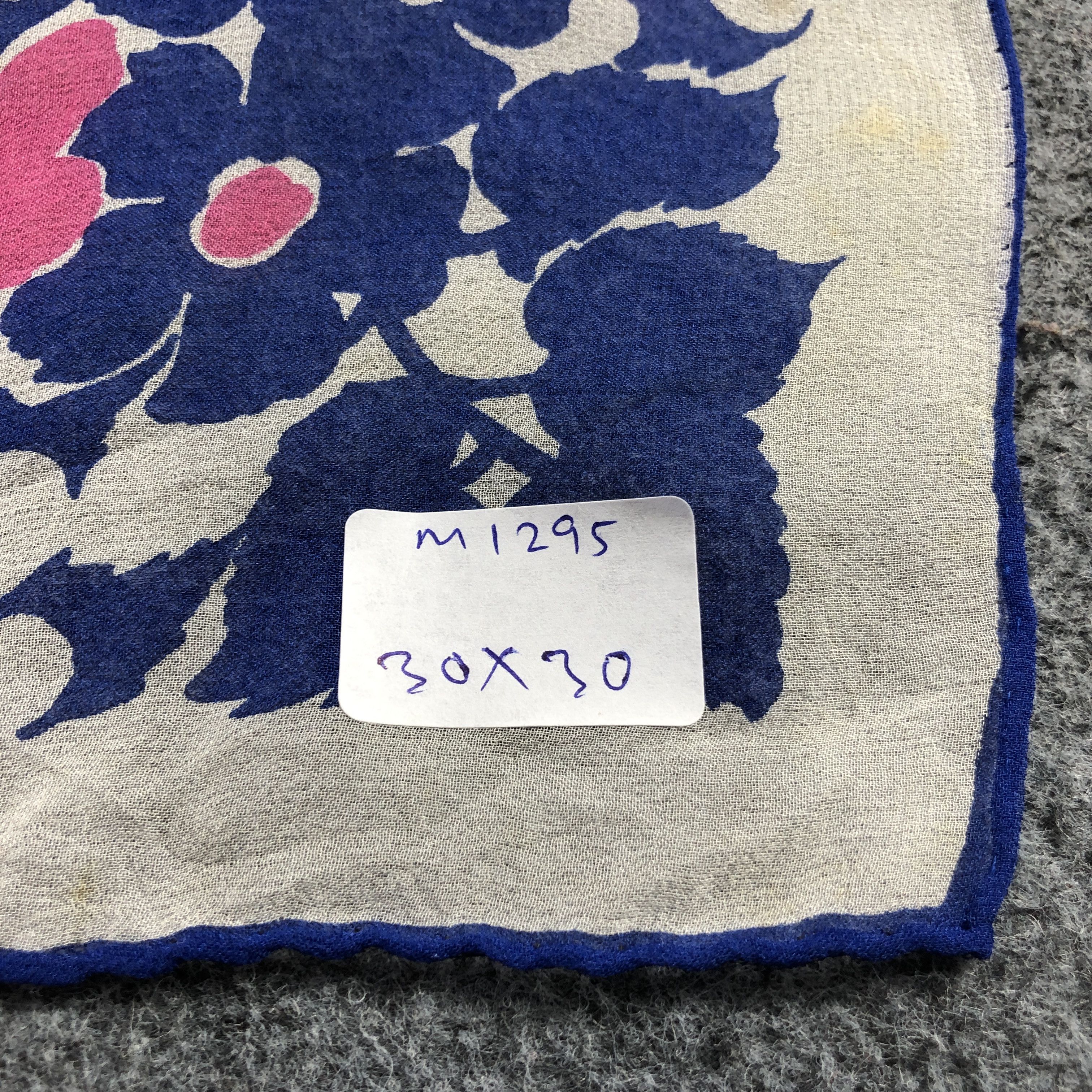 Vintage Vintage Luxury Floral Hand Rolled Silk Scarf M1295 Size ONE SIZE - 13 Thumbnail