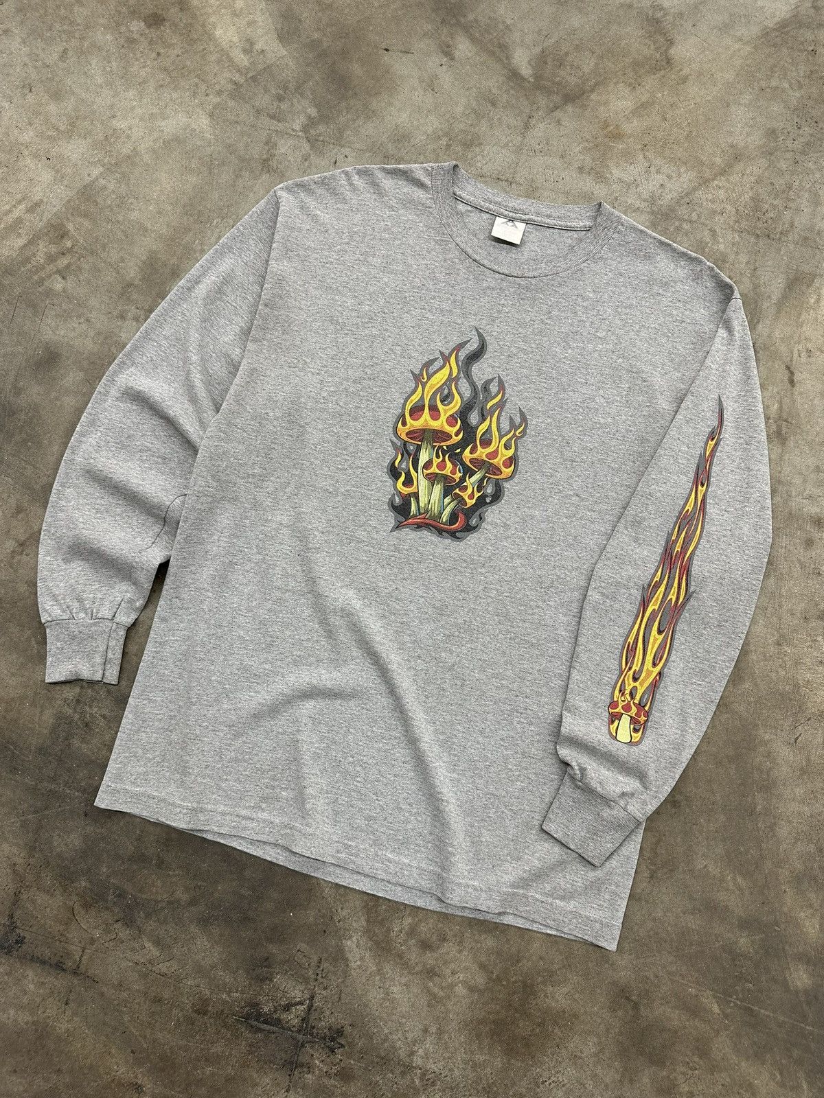 Vintage Vintage Mushroom Flames Long Sleeve Shirt Y2K Graphic Tee Size US L / EU 52-54 / 3 - 7 Thumbnail