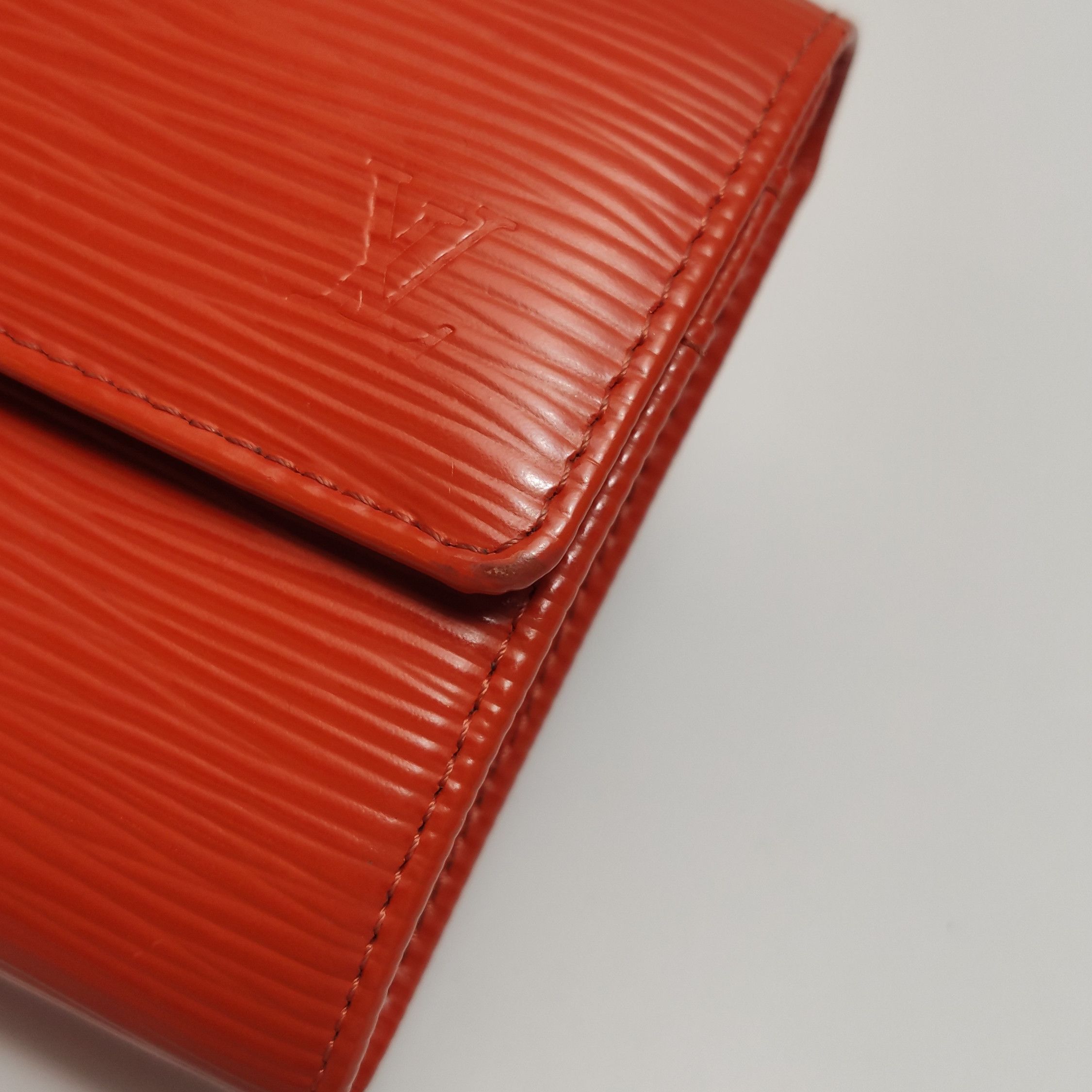 Louis Vuitton Louis Vuitton (LV) Cowhide Solid Color Water Ripple Wallet Size ONE SIZE - 3 Thumbnail
