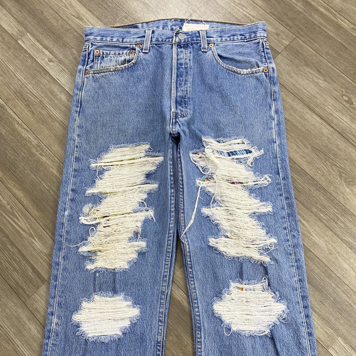 Levi's Vintage Clothing 1990s Vintage Levis 501 USA Sample Distressed Faded Jeans Size US 33 - 2 Thumbnail