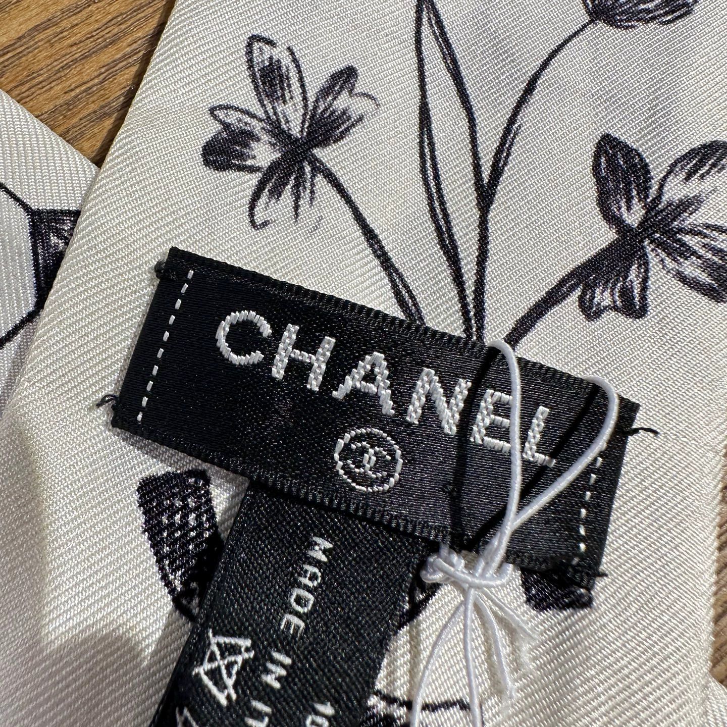 Chanel Chanel Twilly Floral Logo Silk Scarf Size ONE SIZE - 4 Thumbnail