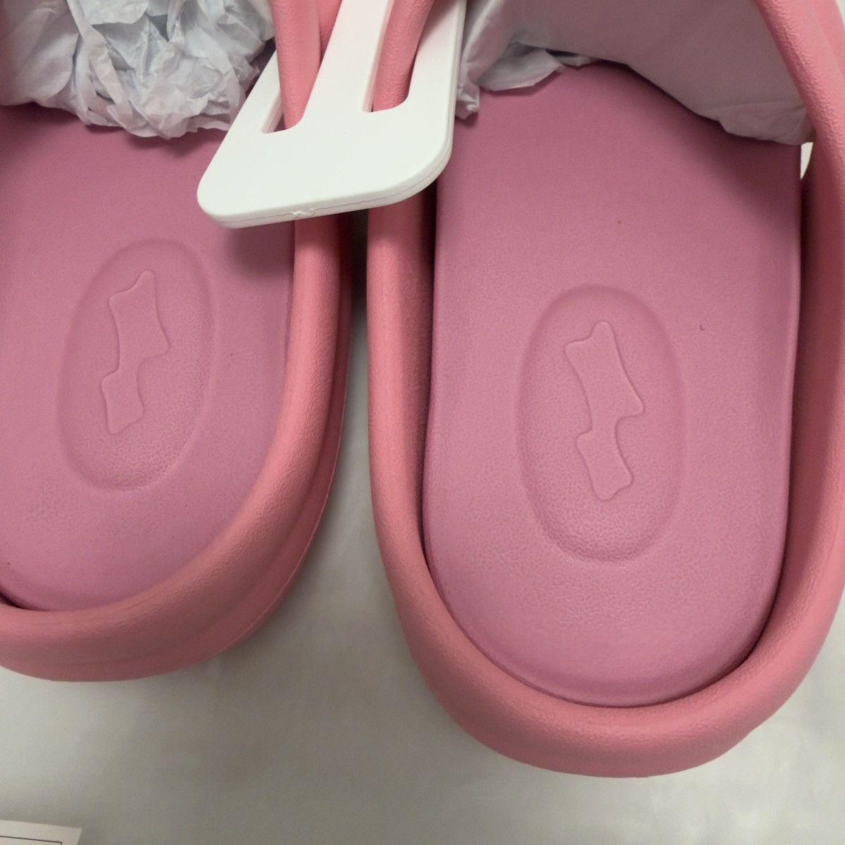 SKYLRK Skylrk Beach Slide Pink US 12 🚫READ DESCRIPTION🚫 Size US 12 / EU 45 - 3 Thumbnail