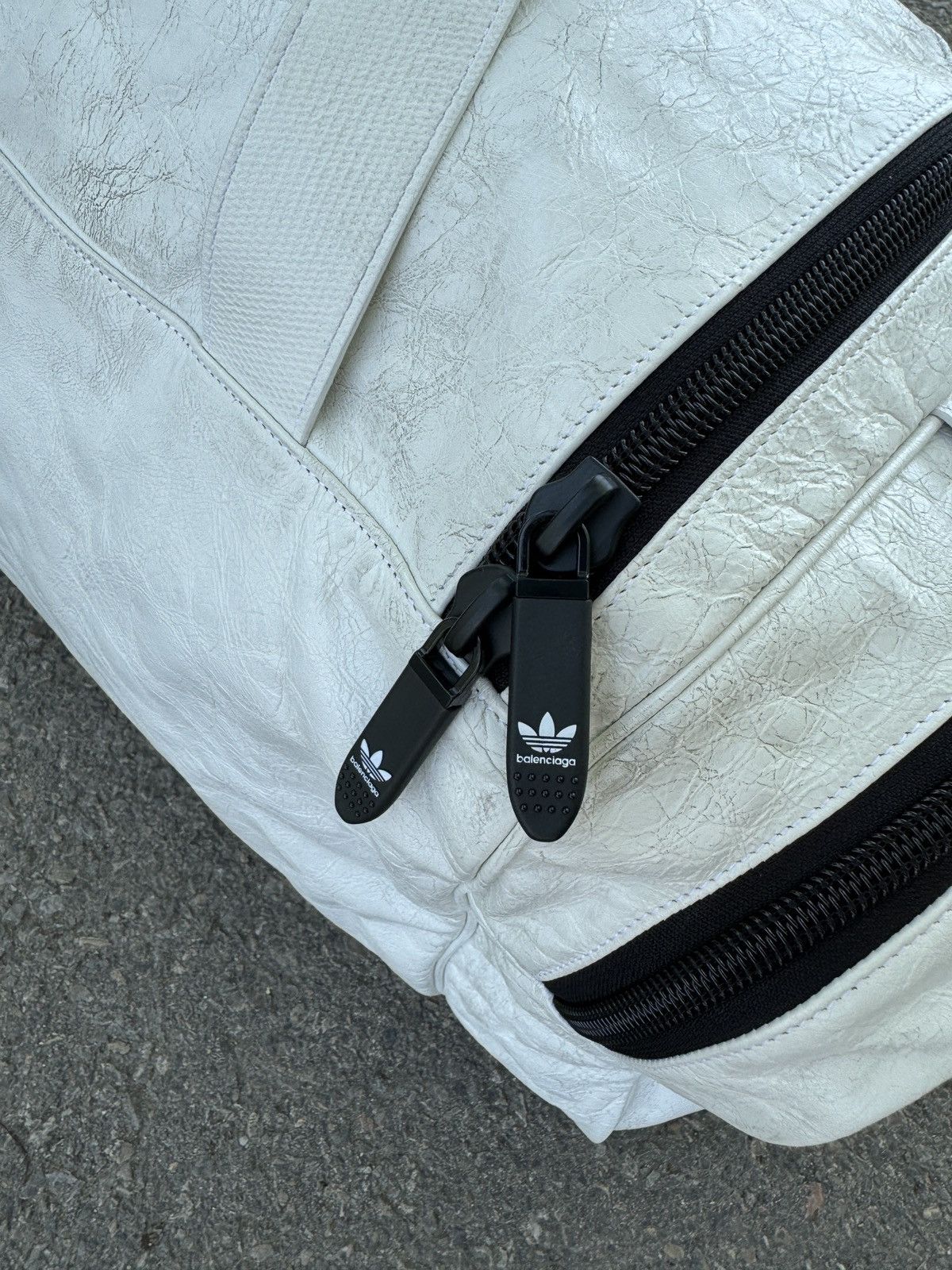 Balenciaga Balenciaga x Adidas Full Leather Duffle Bag Size ONE SIZE - 7 Thumbnail