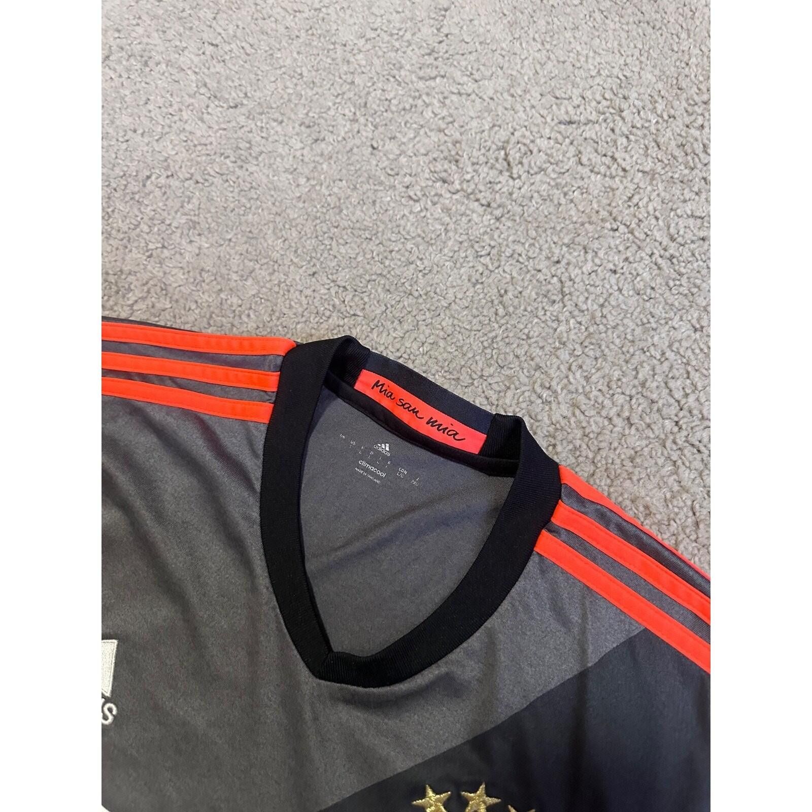 Adidas BAYERN MÜNICH 2016 2017 FOOTBALL SHIRT SOCCER JERSEY ADIDAS Size US L / EU 52-54 / 3 - 4 Thumbnail
