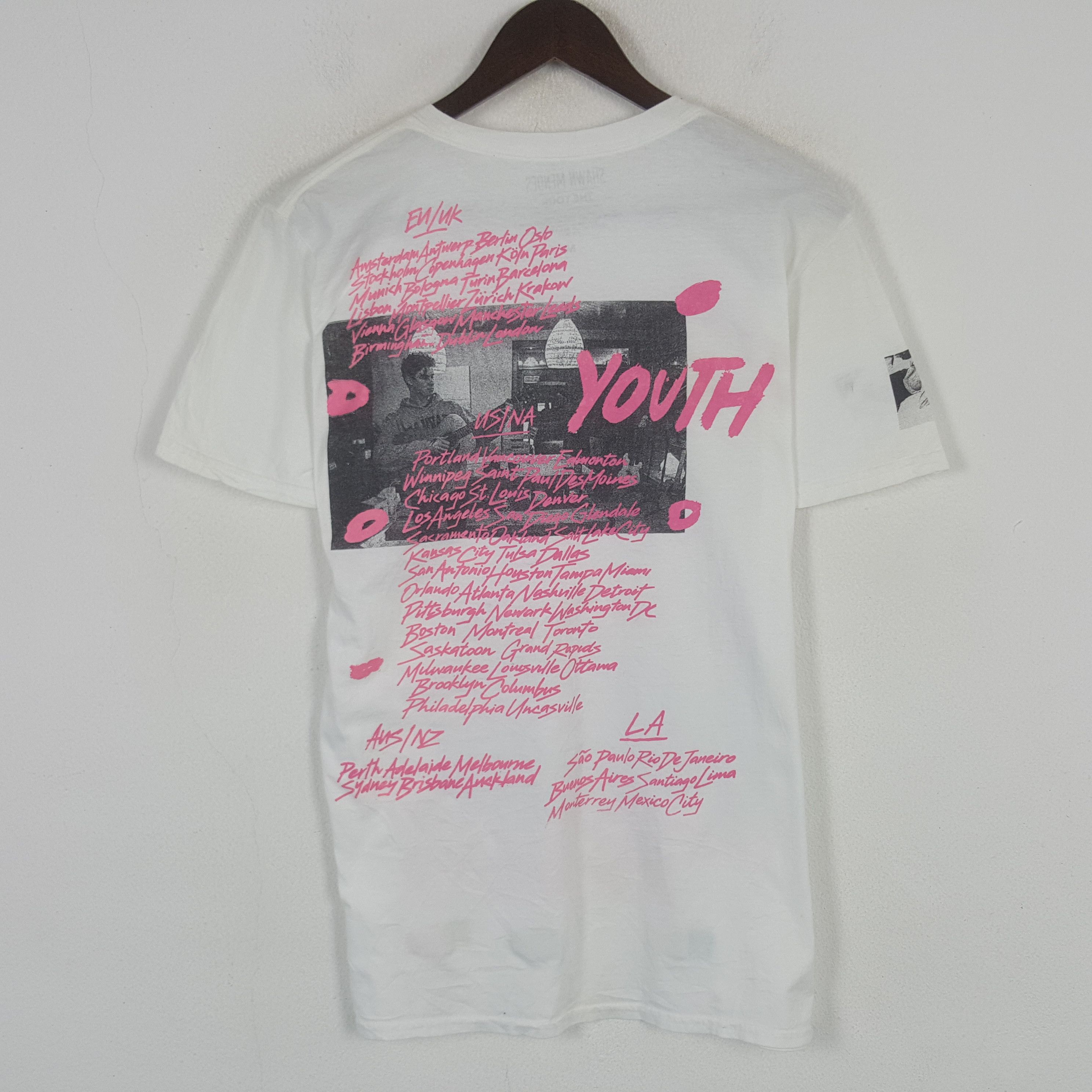 Band Tees Vintage Shawn Menes The Tour American Singer Tshirt Size US M / EU 48-50 / 2 - 3 Thumbnail