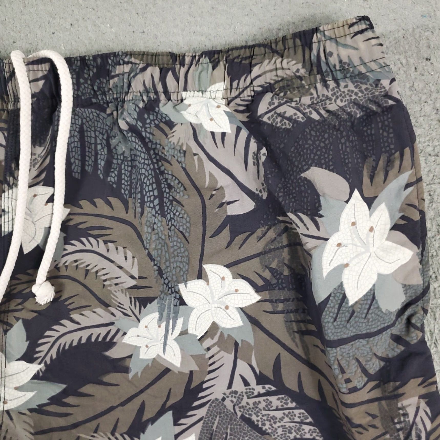 Tommy Bahama Tommy Bahama Shorts Mens Large Gray Tropical Beach Board Swim Trunks Size US 33 - 3 Thumbnail