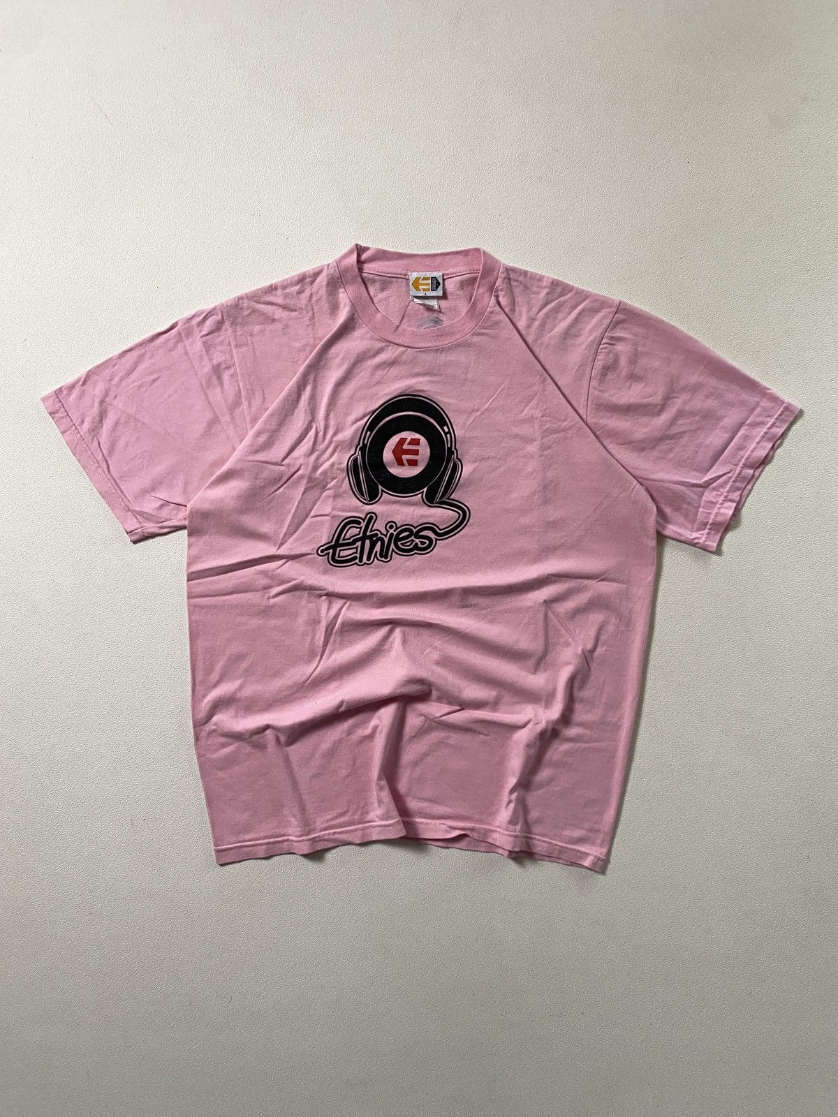 Etnies Vintage Y2K Etnies Headphones Graphic T Shirt Size US L / EU 52-54 / 3 - 1 Thumbnail