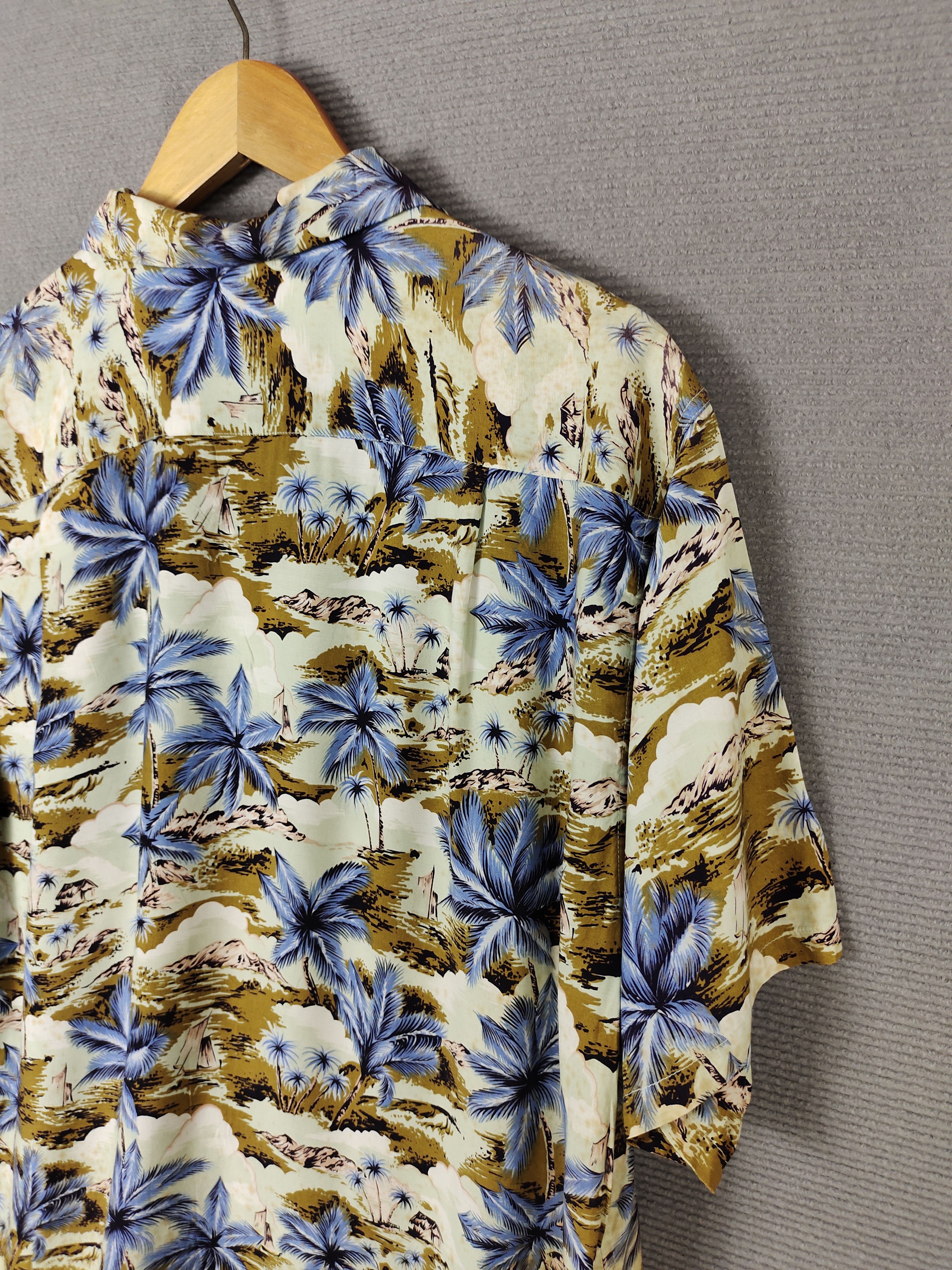 Japanese Brand Vintage Royal Hawaiian Scenic View Rayon Hawaiian Shirt Size US M / EU 48-50 / 2 - 9 Thumbnail