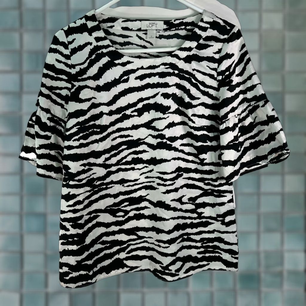 Ann Taylor Ann Taylor Loft Womens Animal Print Bell Sleeves Blouse Size S Size S / US 4 / IT 40 - 1 Thumbnail