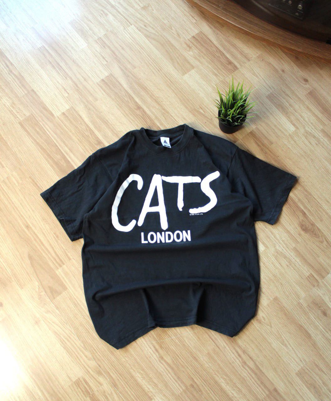 Band Tees × Vintage 🔥 Vintage CATS London 1981 T Shirt Rap Music Y2K Size US XL / EU 56 / 4 - 1 Thumbnail