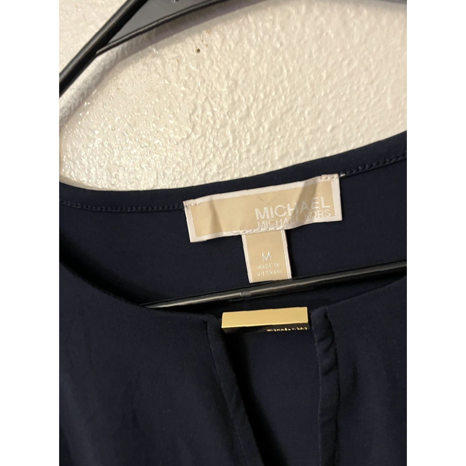 Michael Kors Michael Kors Blouse Medium Navy Blue Sleeveless V-Neck Women's Size M / US 6-8 / IT 42-44 - 3 Thumbnail