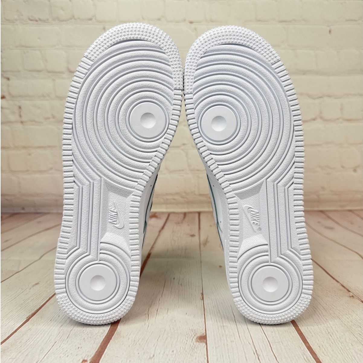 Nike Nike Air Force 1 Low Triple White Shoes Size 7Y/W Size 8.5 Size US 8.5 / IT 38.5 - 10 Thumbnail