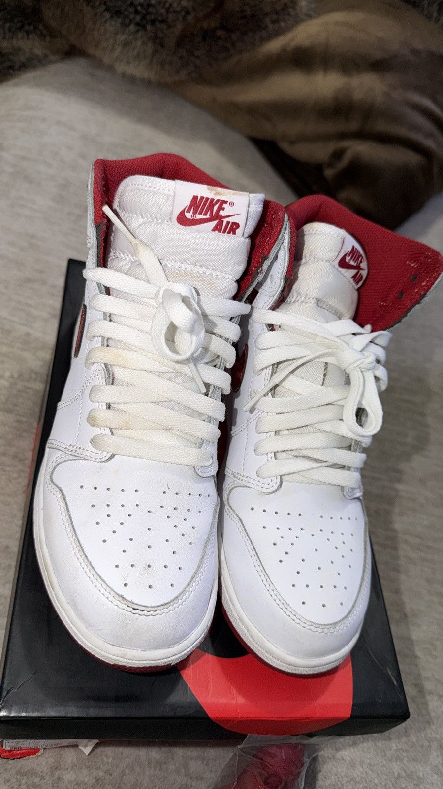 Jordan Brand Air Jordan 1 Retro High OG "Metallic Red" Size 7 Size US 7 / EU 40 - 4 Thumbnail