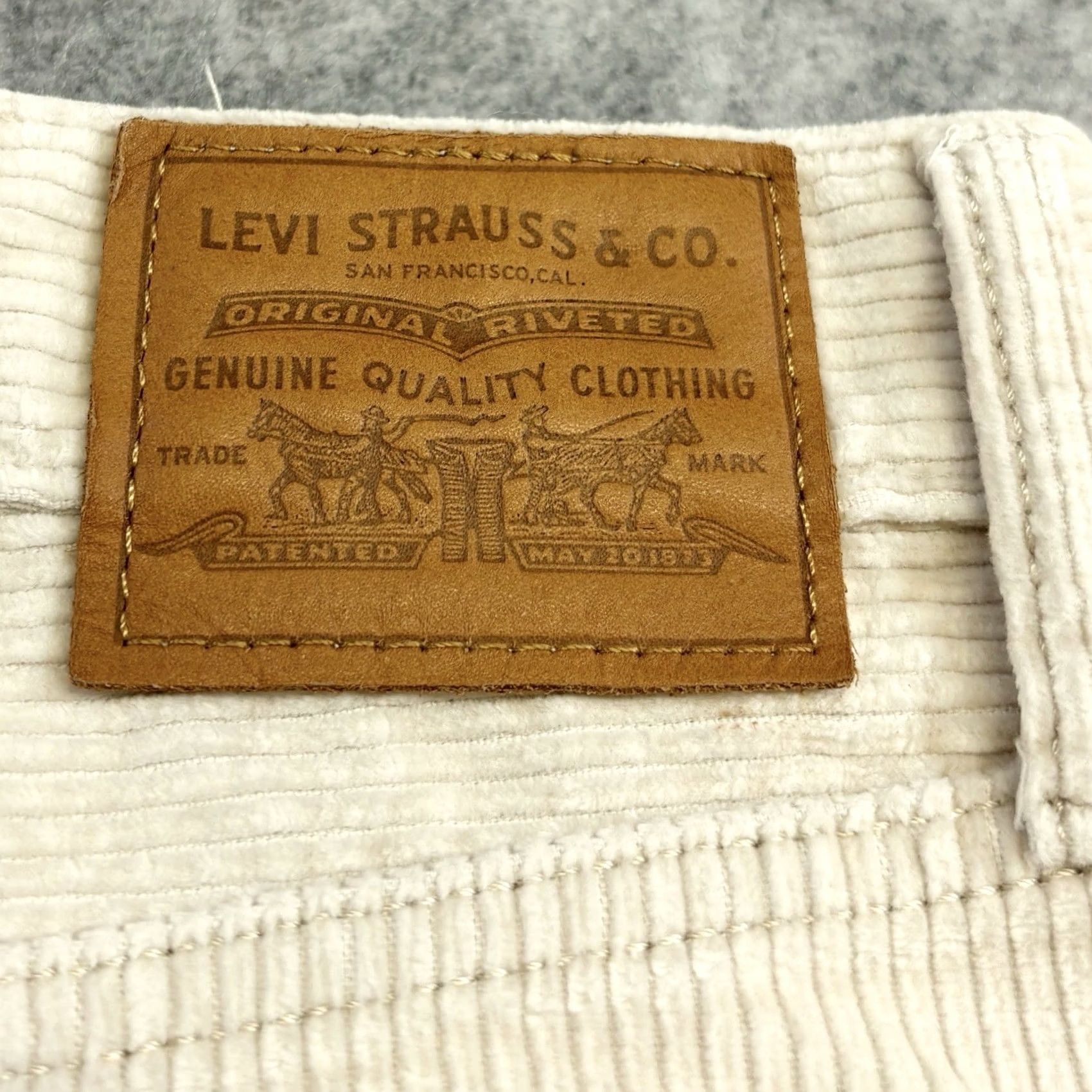 Levi's VINTAGE Levi’s Ribcage Straight Corduroy Jeans W27” L29” zip fly pant Women’s UK8 Used Size 27" / US 4 / IT 40 - 6 Thumbnail