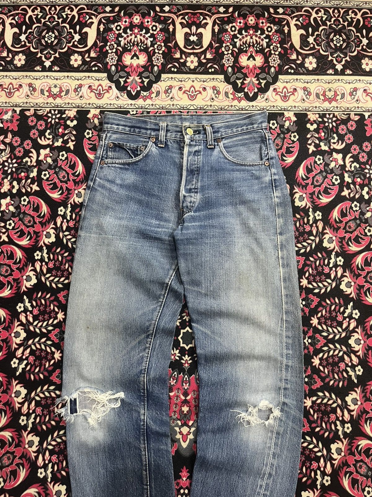 Levi's Vintage 60s Levi’s 501 Button No 6 Distressed Selvedge Jeans Size US 28 / EU 44 - 3 Thumbnail