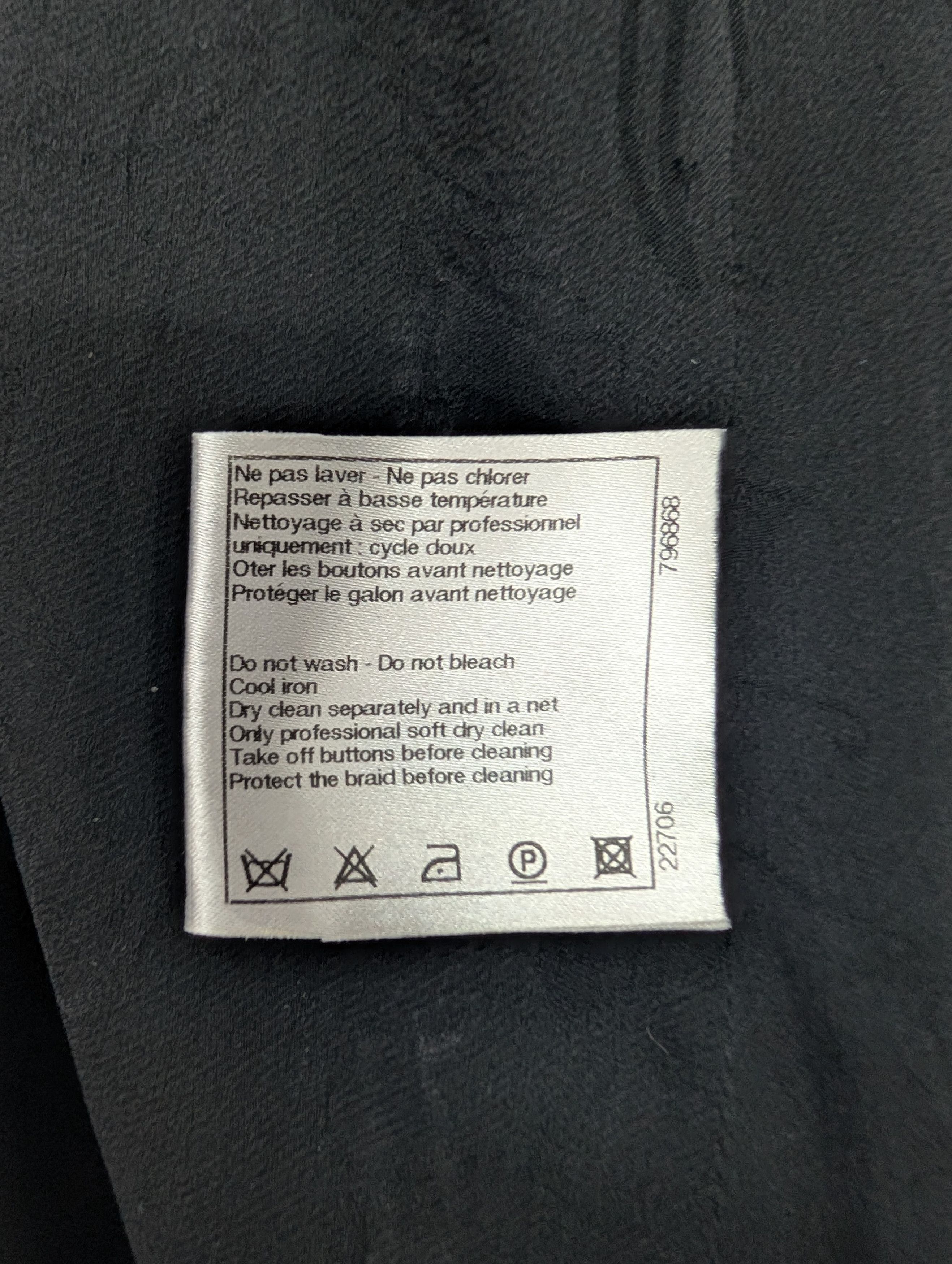 Chanel Chanel Black And White Tweed Jacket With "CC" Logo Buttons Size S / US 4 / IT 40 - 8 Thumbnail