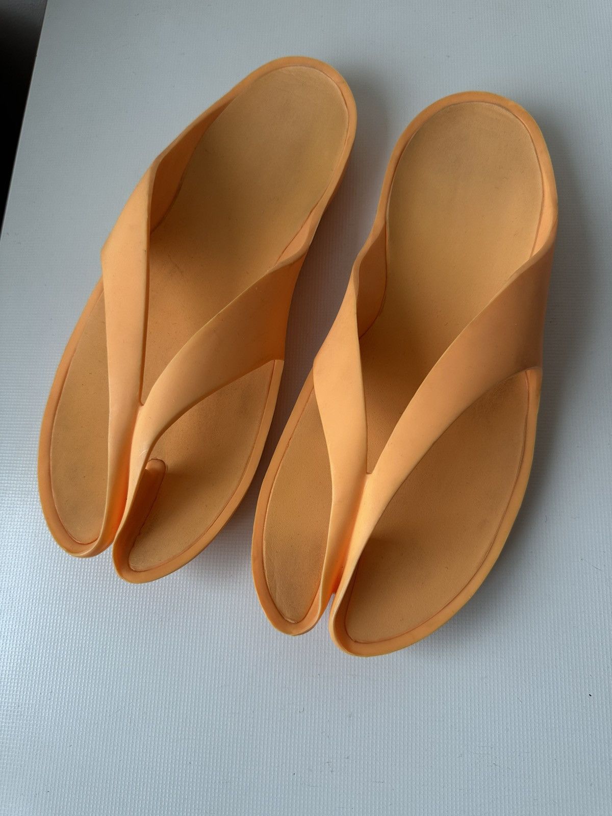 Puma Puma Philippe Starck rubber split toe flip flops Size US 8 / EU 41 - 2 Thumbnail