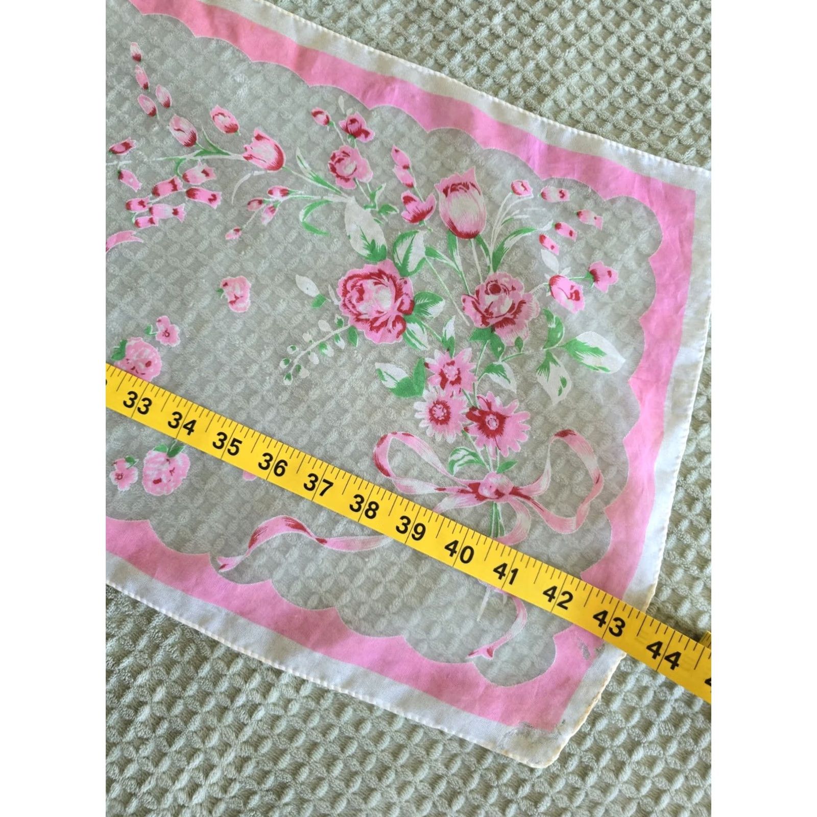 Vintage VINTAGE Mid Century Scarf Hankie Roses Spring Ethereal Whimsical Red Floral 1950s 1960s Women Size ONE SIZE - 7 Thumbnail