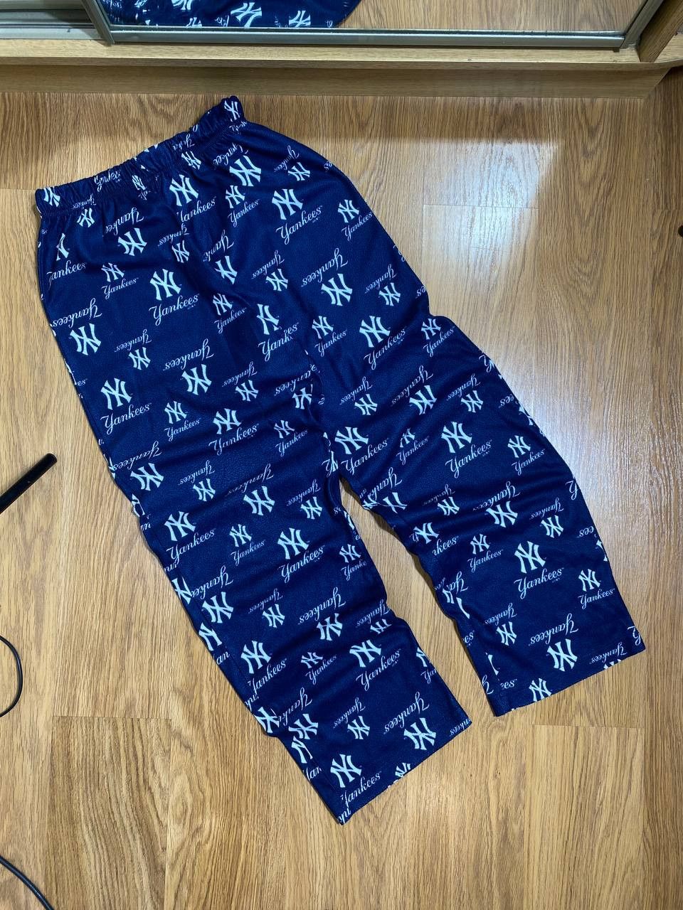 MLB × Vintage Crazy Vintage Baggy Y2K New York Yankees Sweatpants USA Size US 32 / EU 48 - 7 Thumbnail