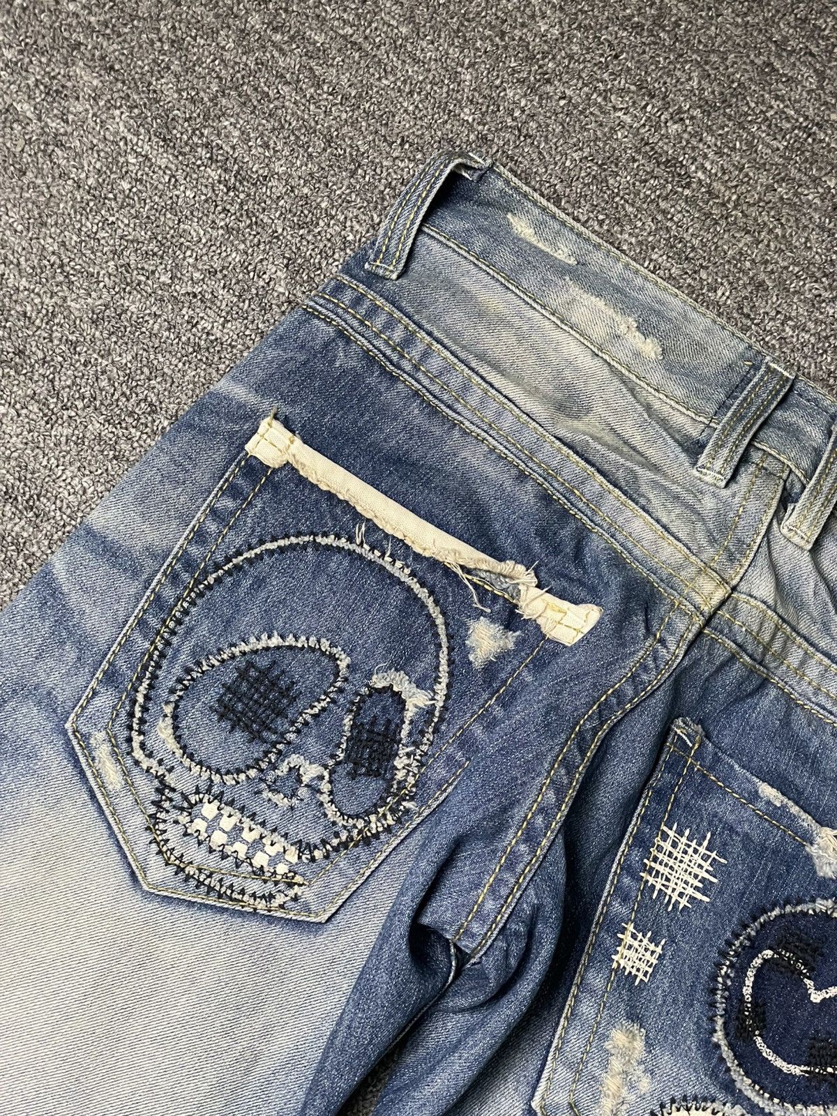 Japanese Brand Vintage LOLITA Distressed Denim Ripped Jeans (94) Size US 29 - 17 Thumbnail