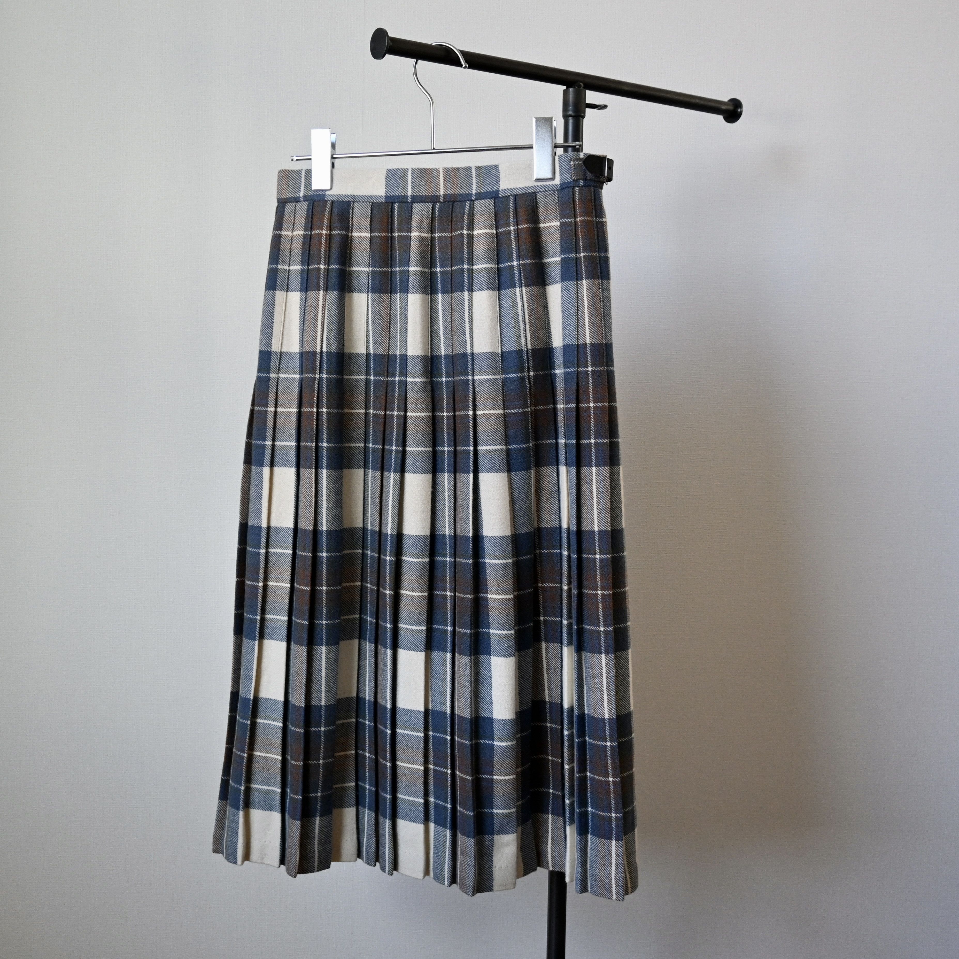Vintage VTG 1990s James Dalgliesh tartan kilt skirt, made in England Size 30" / US 8 / IT 44 - 2 Thumbnail