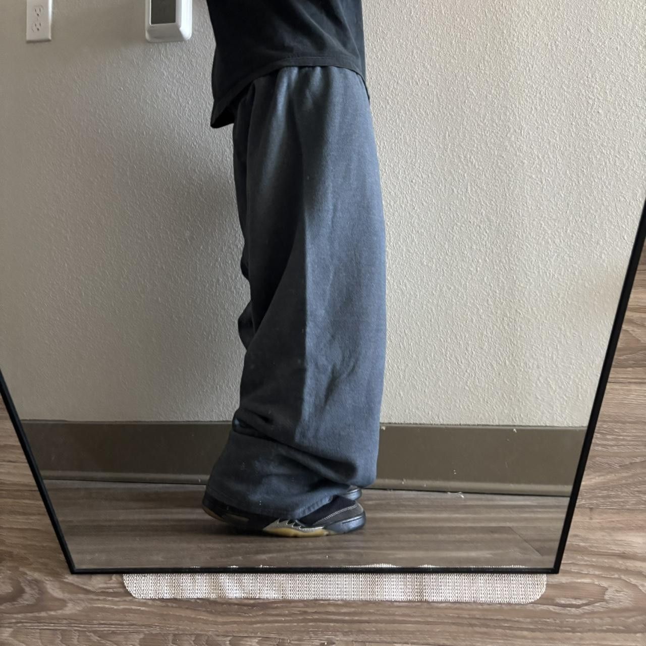 Vintage Crazy Vintage Y2K/2000s Baggy Grey Skater Style Essential Sweatpants! Size US 38 / EU 54 - 2 Thumbnail