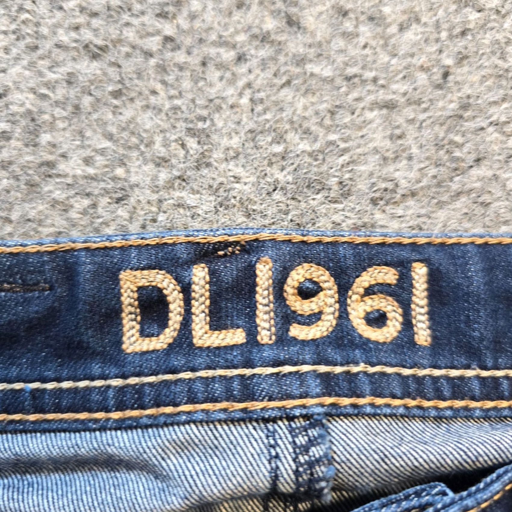 DL1961 DL1961 Jeans Womens Size 26 Blue Denim Kate Slim Straight Stretch Capsule Casual Jeans Women Slim Straight 5-Pocket Inseam 30 in Dark Wash Size 26" / US 2 / IT 38 - 5 Thumbnail