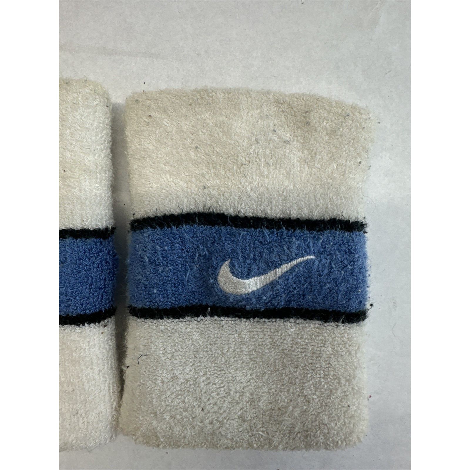 Nike Set of 2 White Blue Nike Wrist Sweat Bands Vintage - Pre-own Size ONE SIZE - 3 Thumbnail