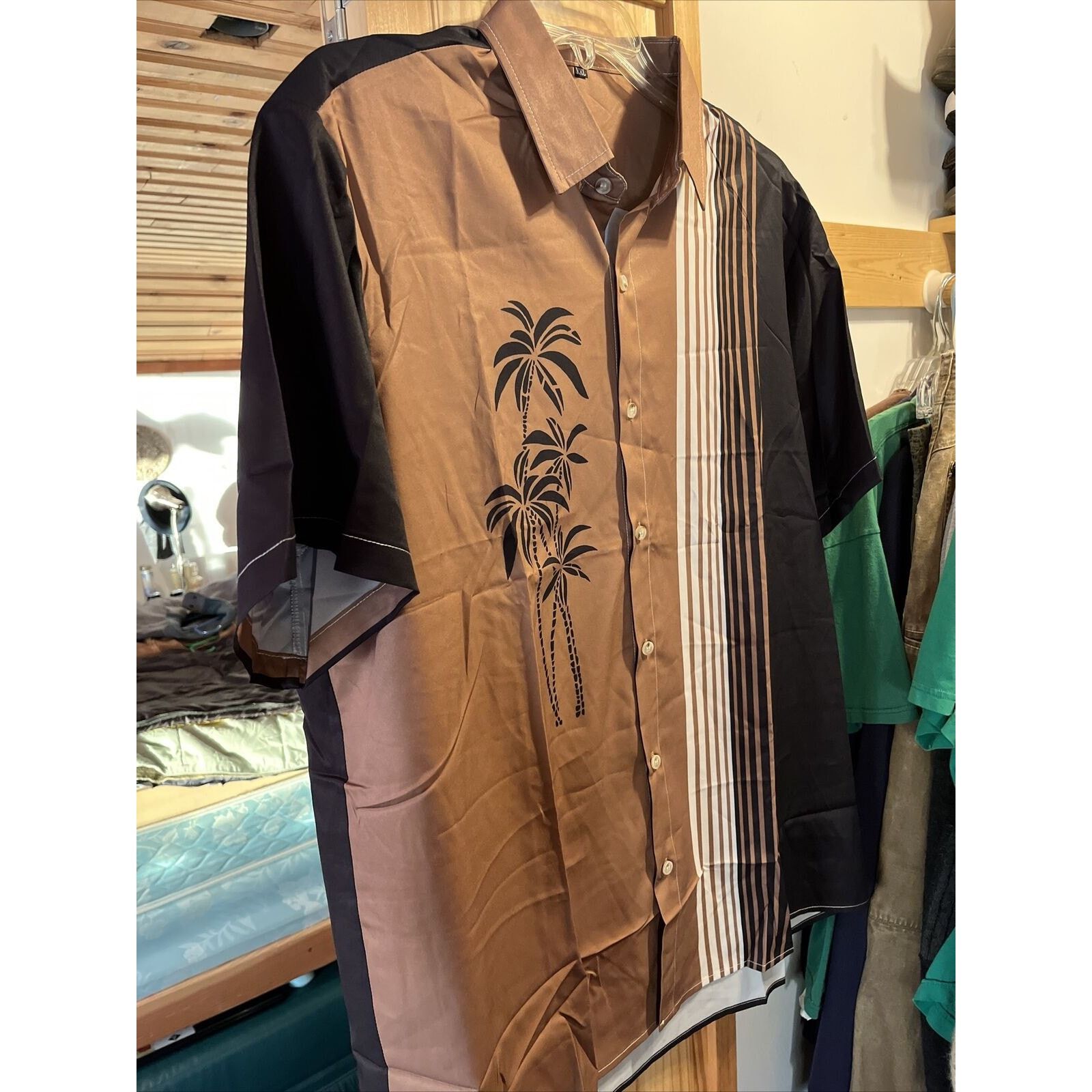 The Unbranded Brand Unbranded Men’s XXL Brown Black SS Polyester Hawaiian Shirt Size US XXL / EU 58 / 5 - 8 Thumbnail