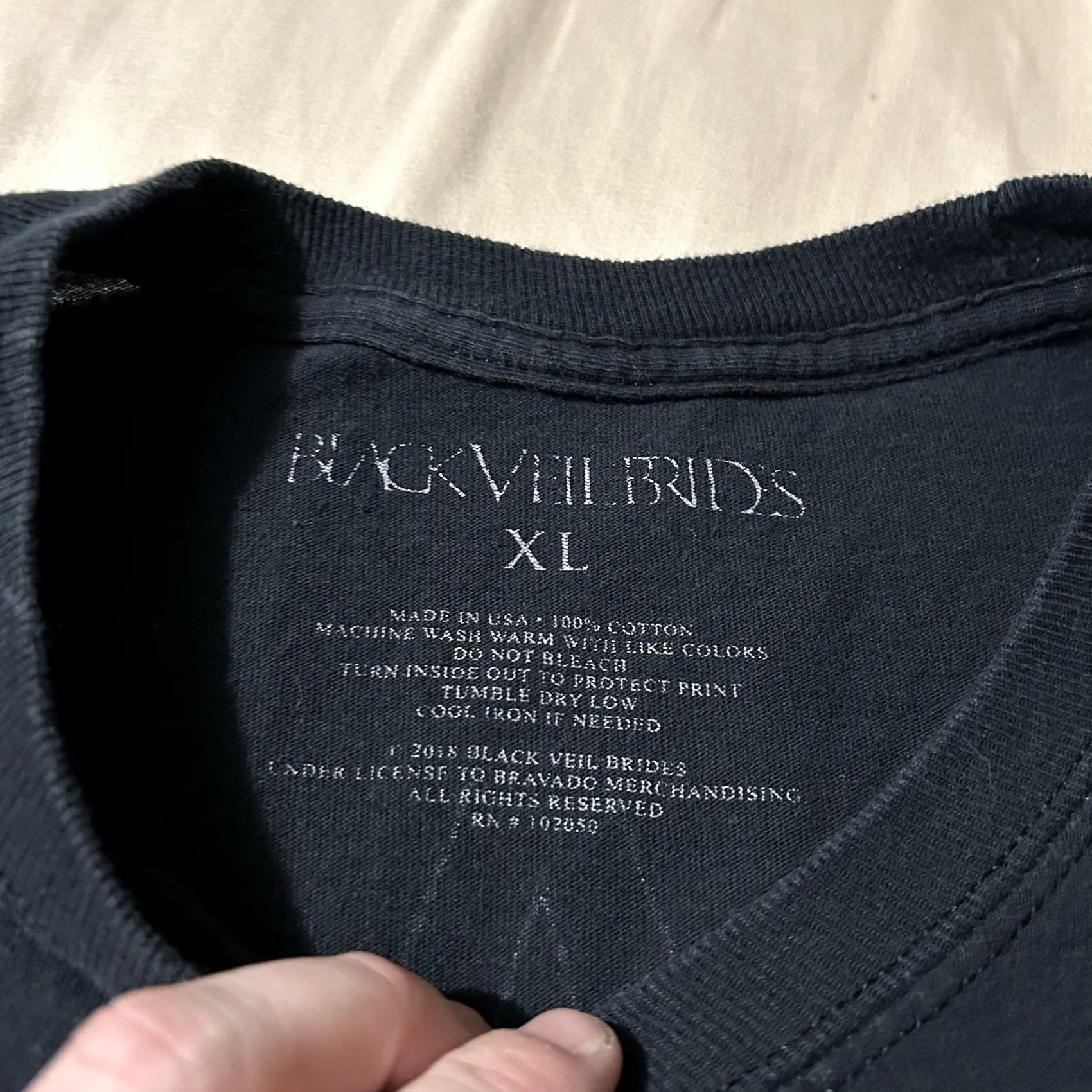 Vintage VINTAGE Black Veil Brides Resurrection 2018 Tour Long Sleeve Shirt XL Mens Black Band XL Size US XL / EU 56 / 4 - 4 Thumbnail