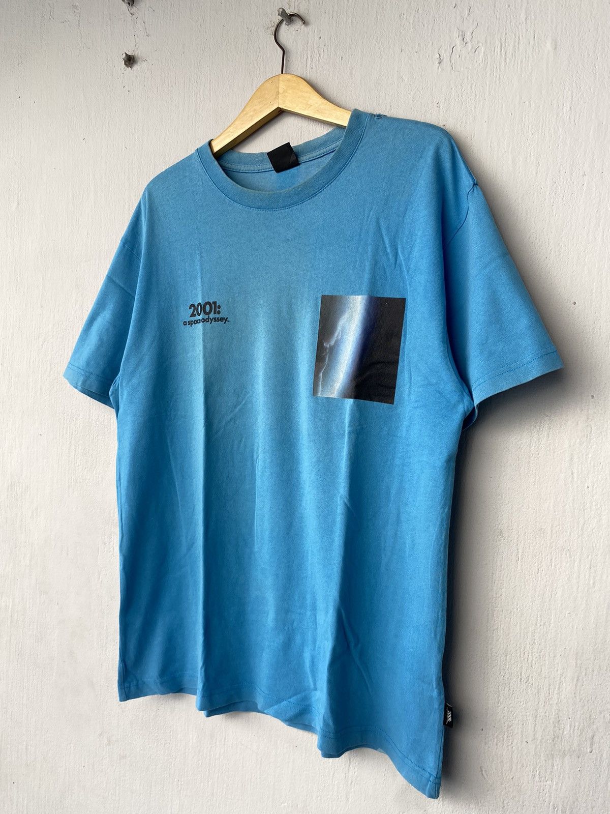 GU Vintage Space Odyssey 2001 Movie Tee Size US XL / EU 56 / 4 - 2 Thumbnail